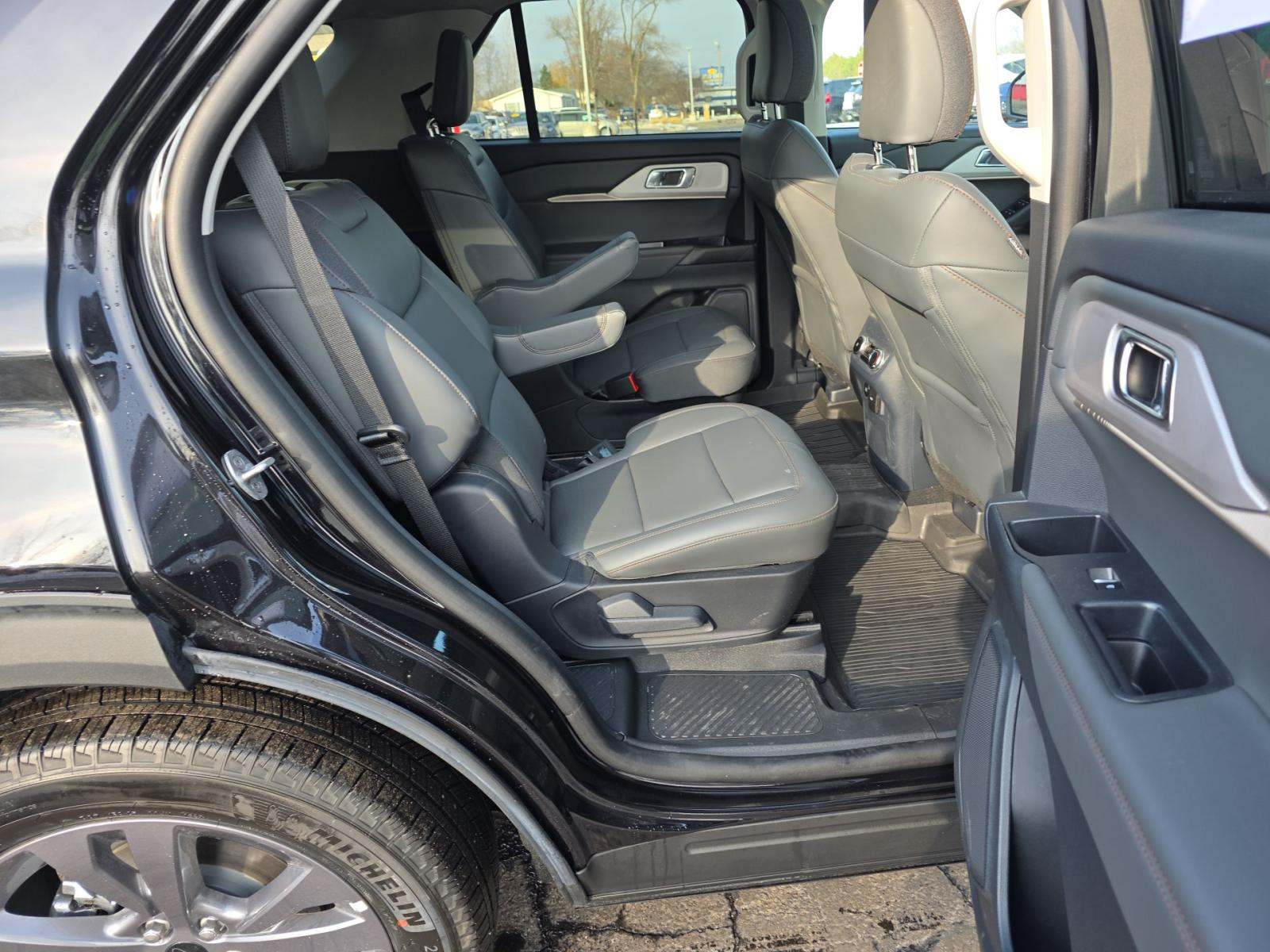 2025 Ford Explorer Active AWD