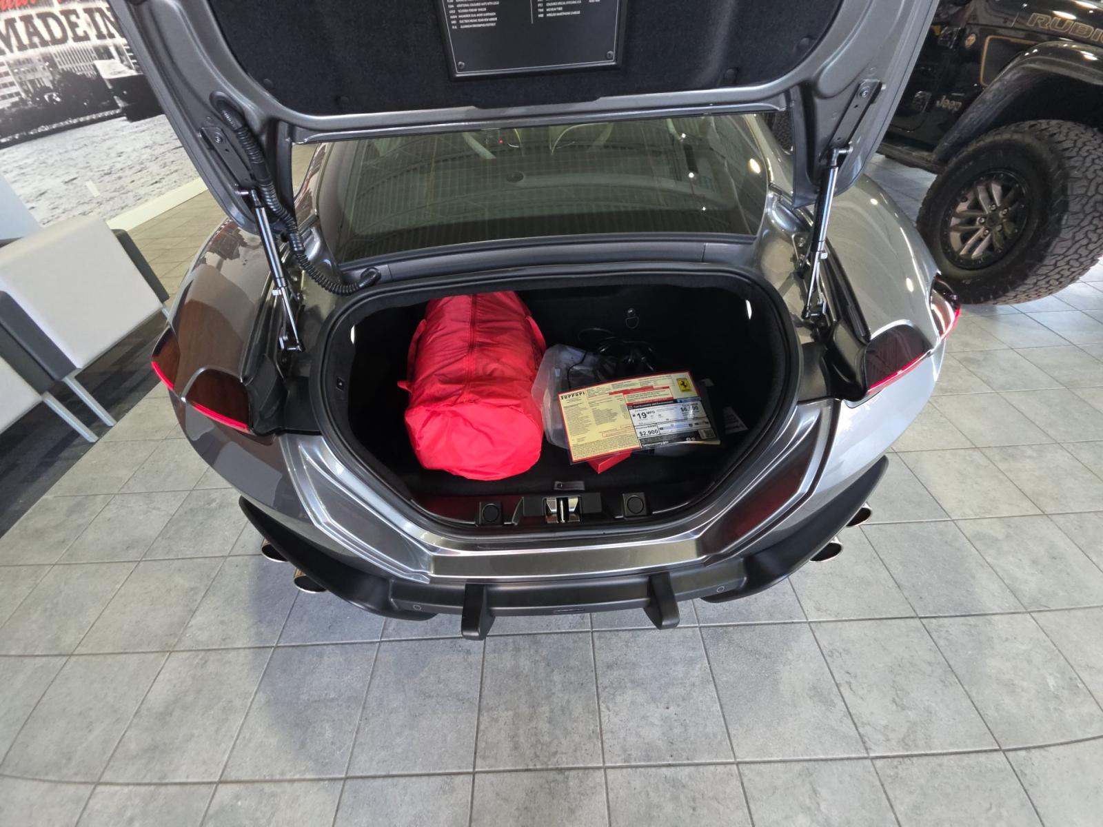 2023 Ferrari Roma Base RWD