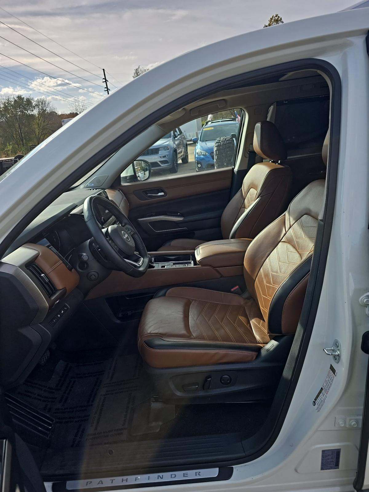 2024 Nissan Pathfinder Platinum FWD
