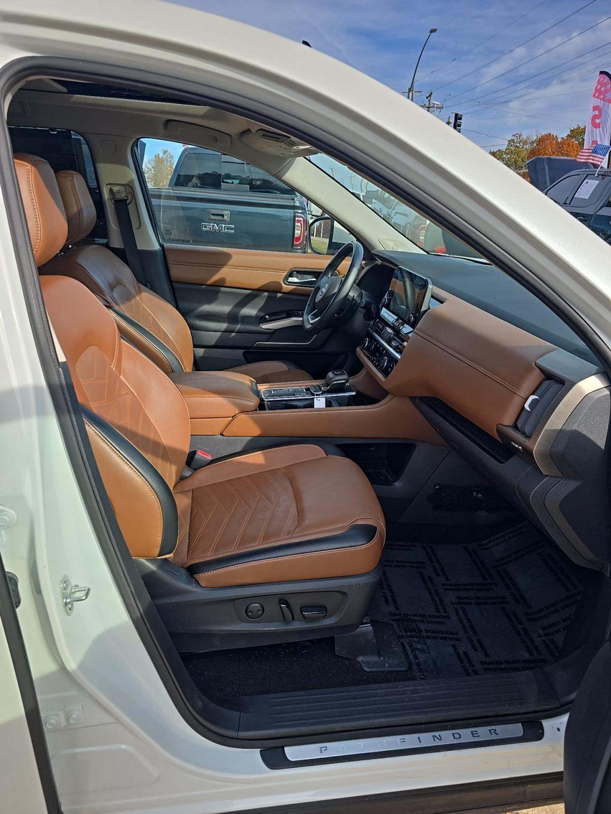 2024 Nissan Pathfinder Platinum FWD