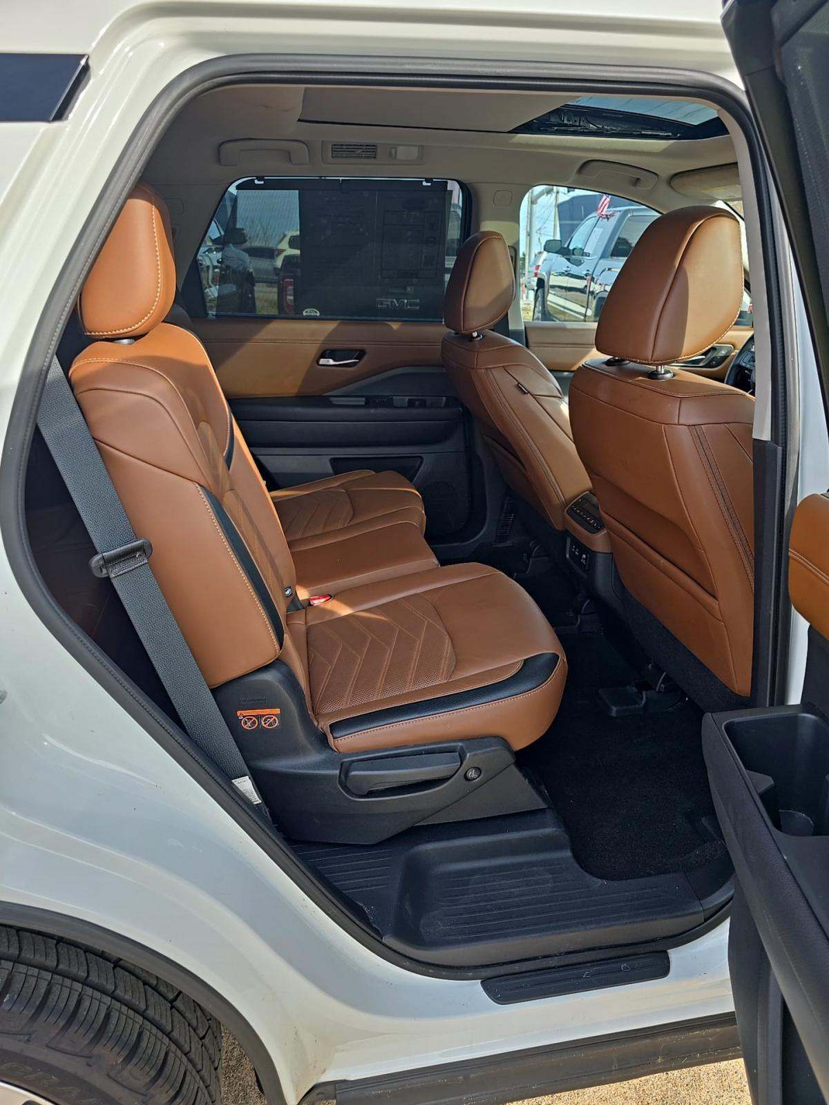 2024 Nissan Pathfinder Platinum FWD