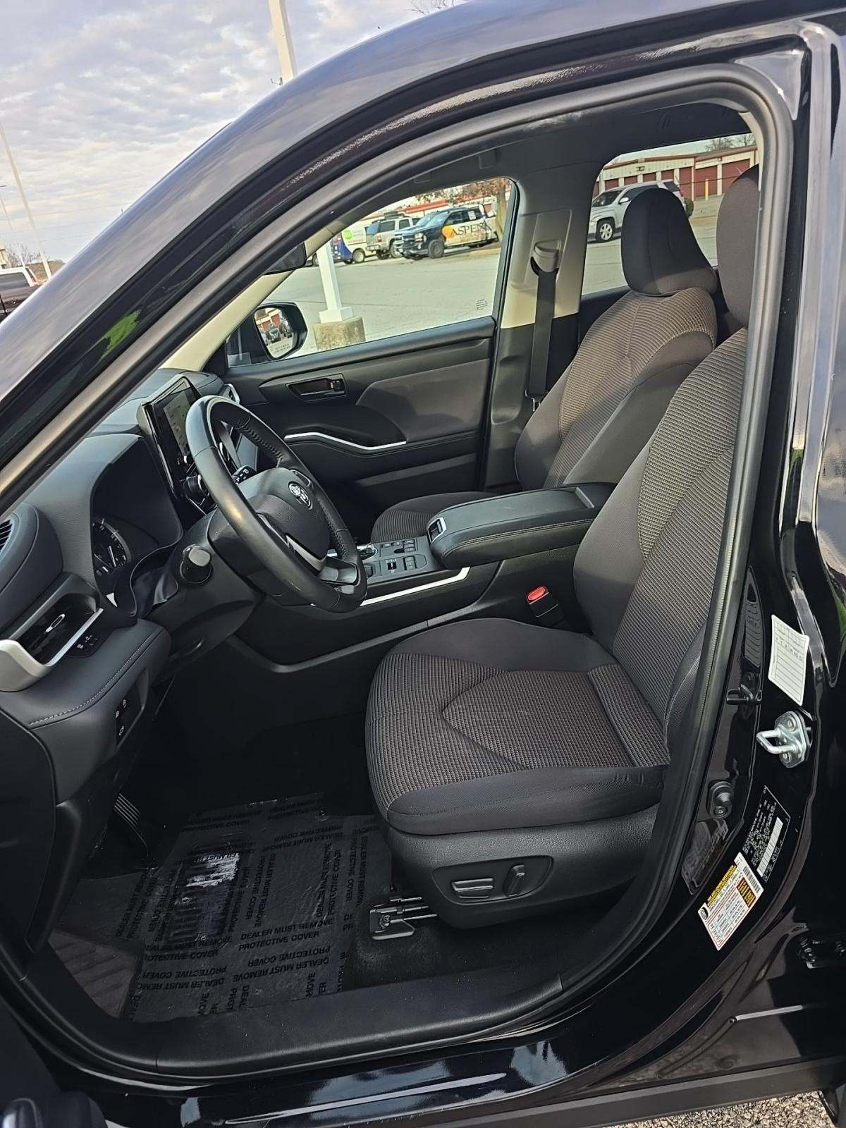 2024 Toyota Highlander LE AWD