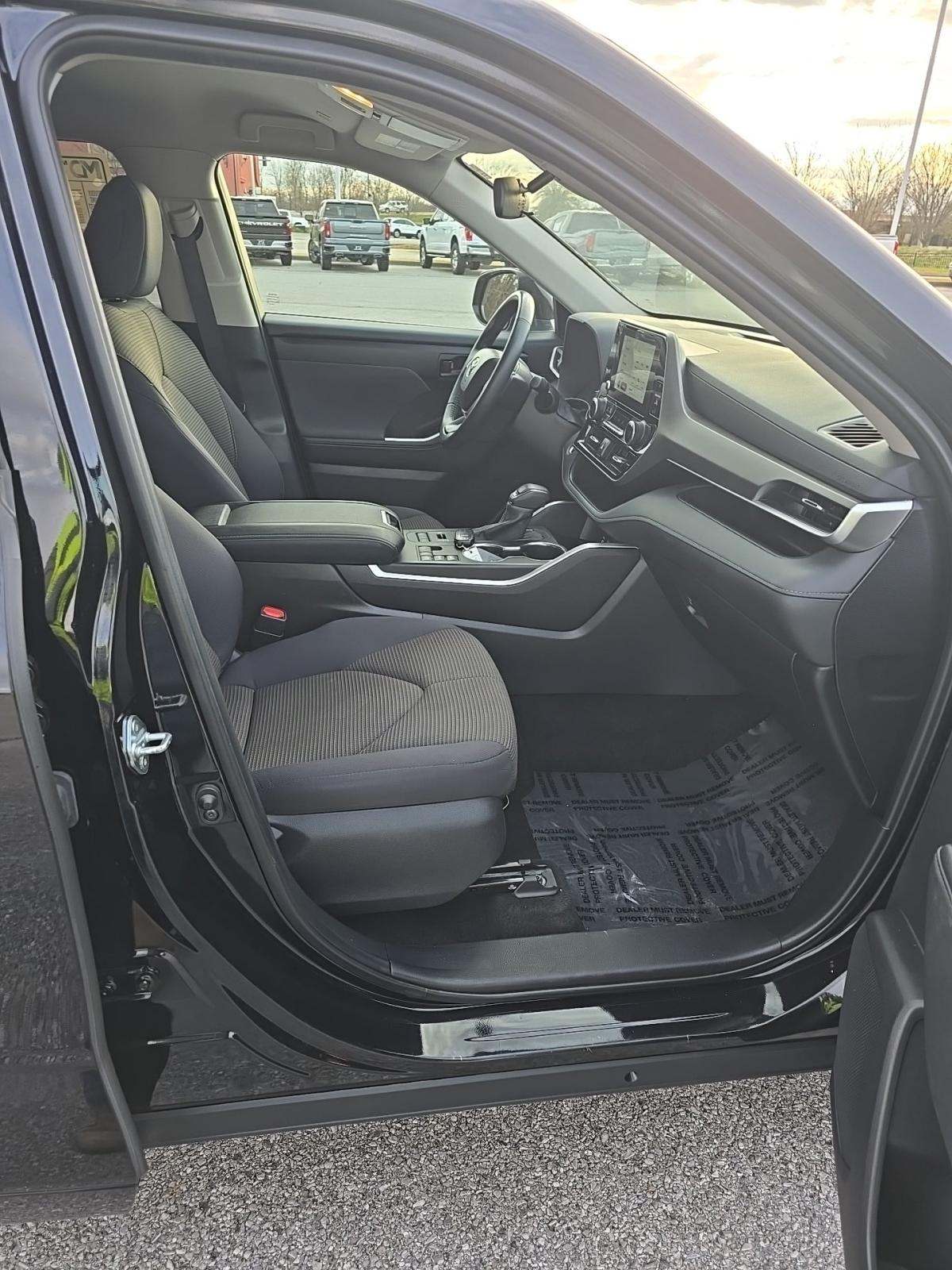 2024 Toyota Highlander LE AWD