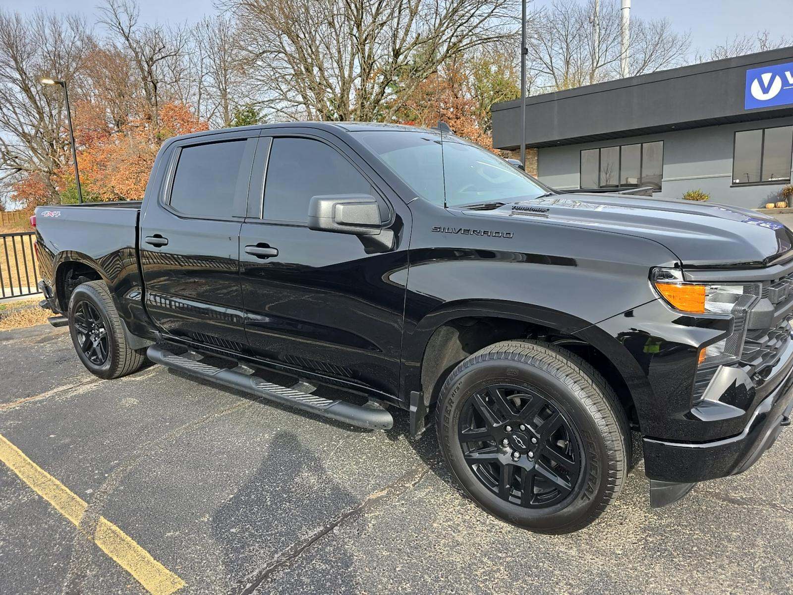 2025 Chevrolet Silverado 1500 Custom AWD