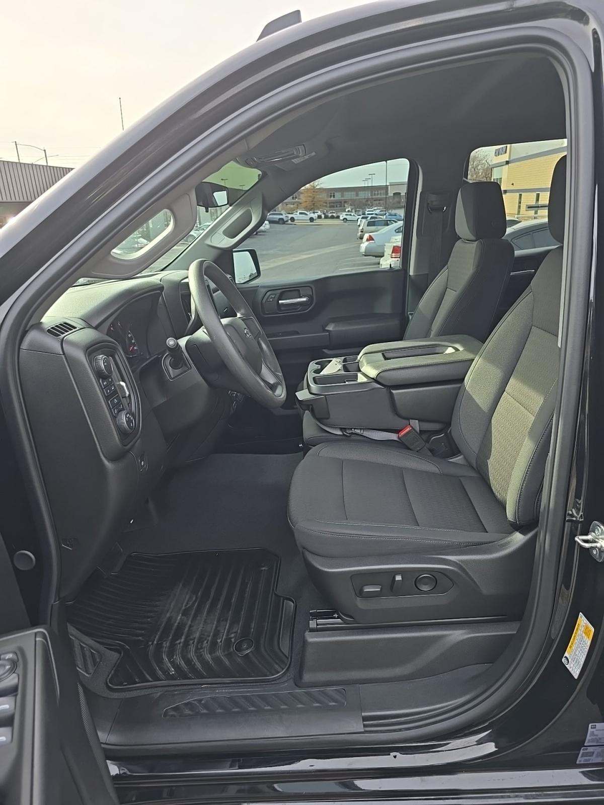 2025 Chevrolet Silverado 1500 Custom AWD