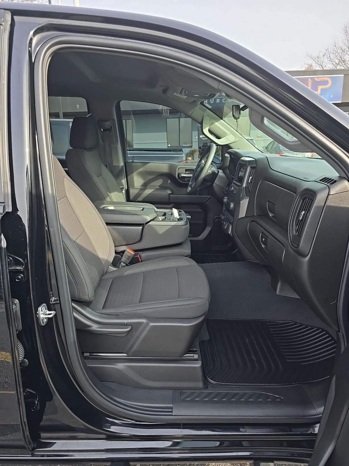 2025 Chevrolet Silverado 1500 Custom AWD