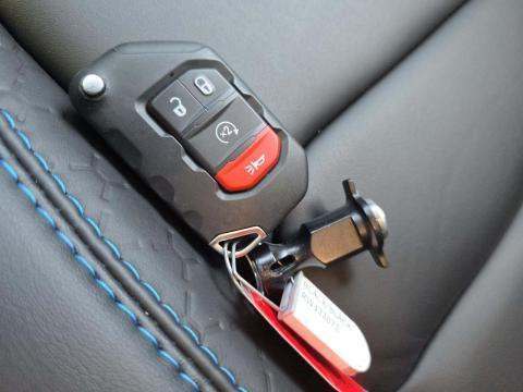 JEEP 4XE SAHARA HIGH ALTITUDE - 4