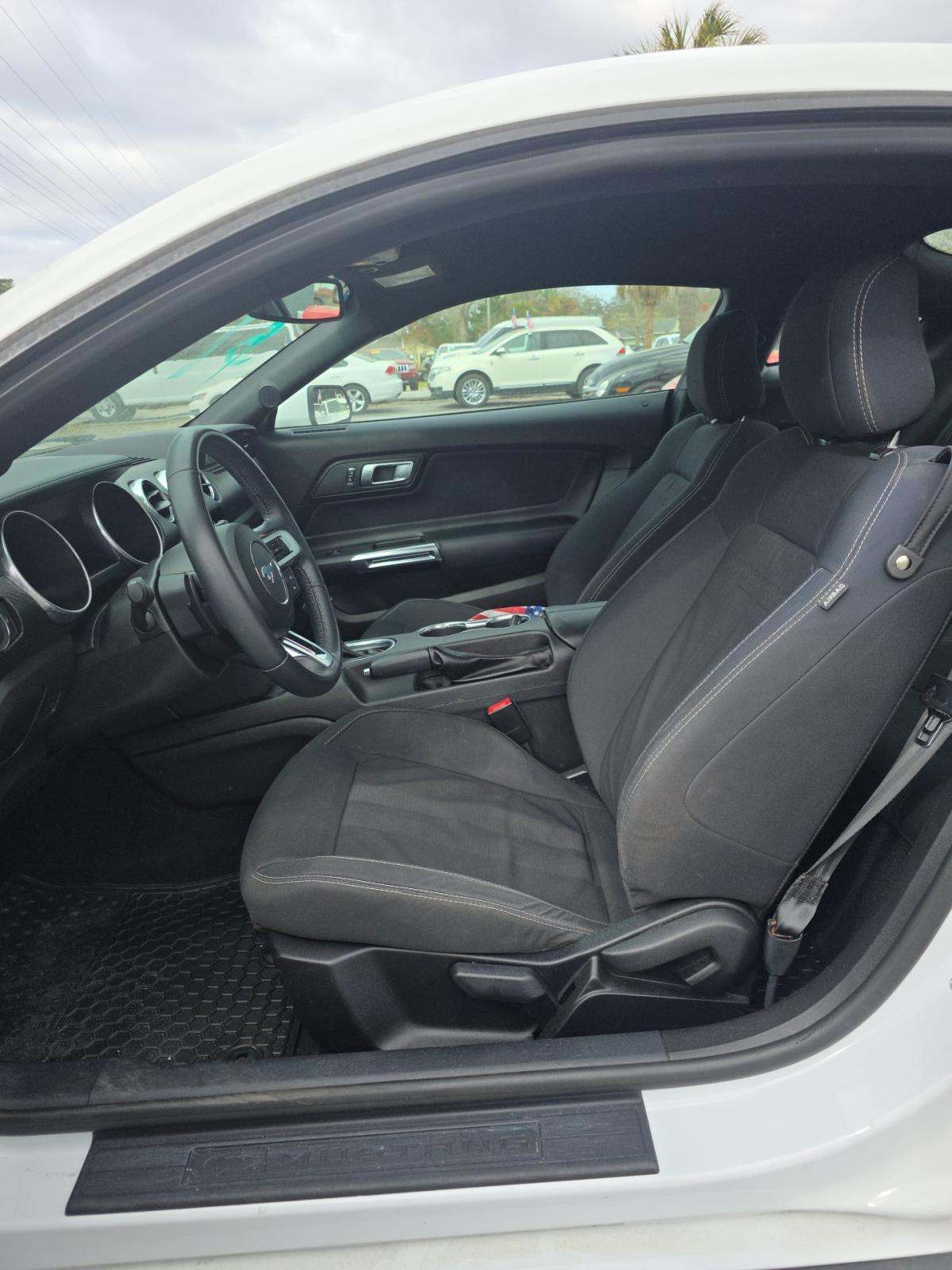 2019 Ford Mustang EcoBoost RWD