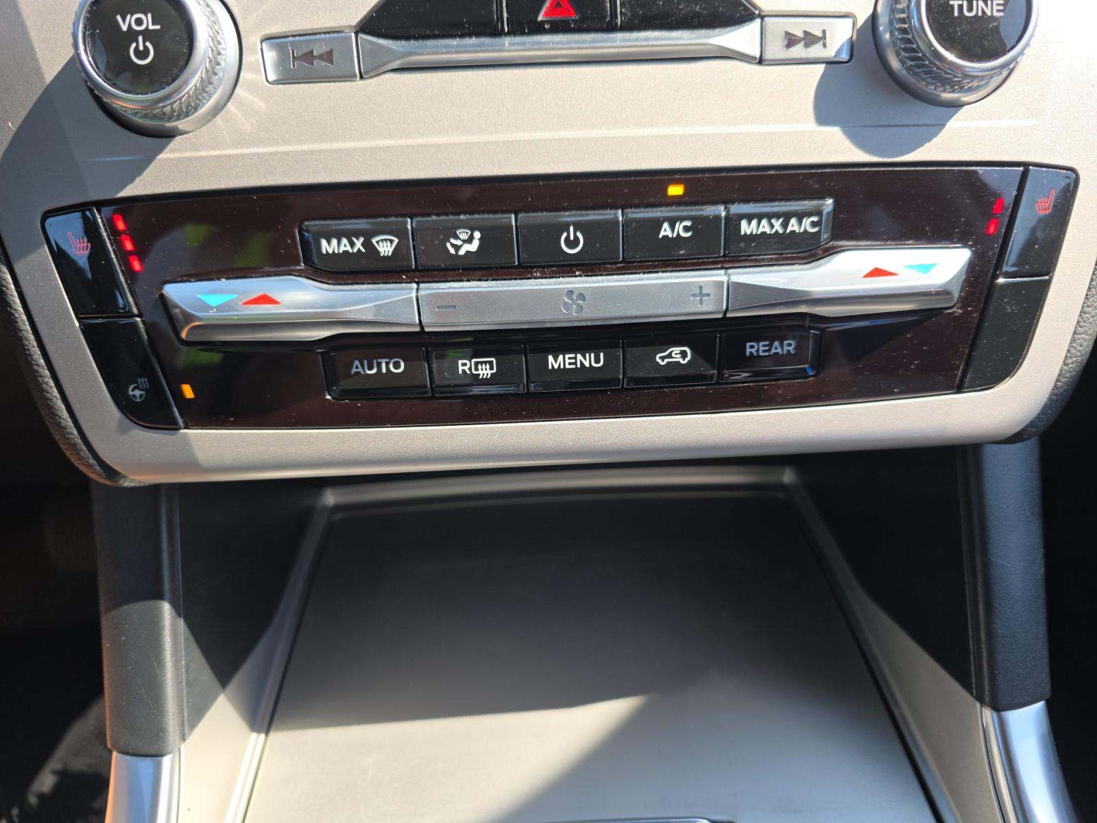 2023 Ford Explorer XLT AWD