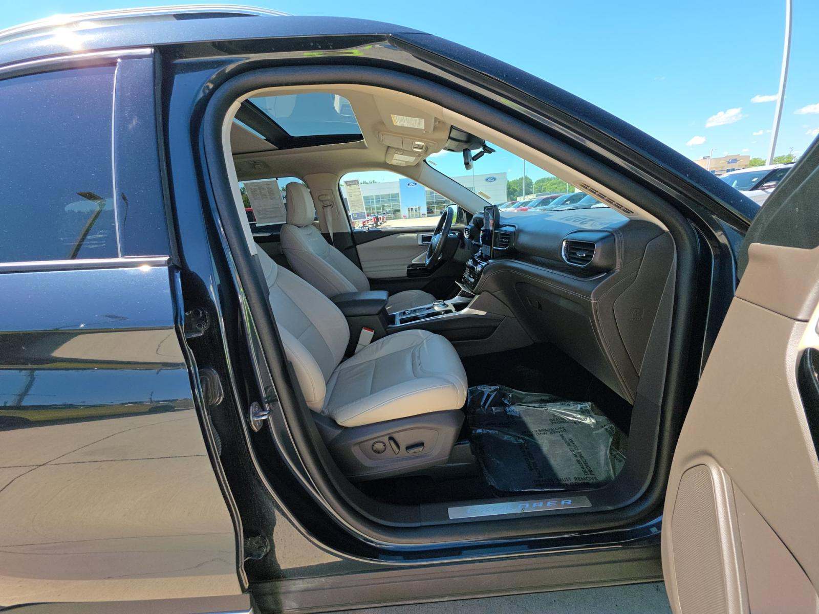 2023 Ford Explorer Platinum AWD