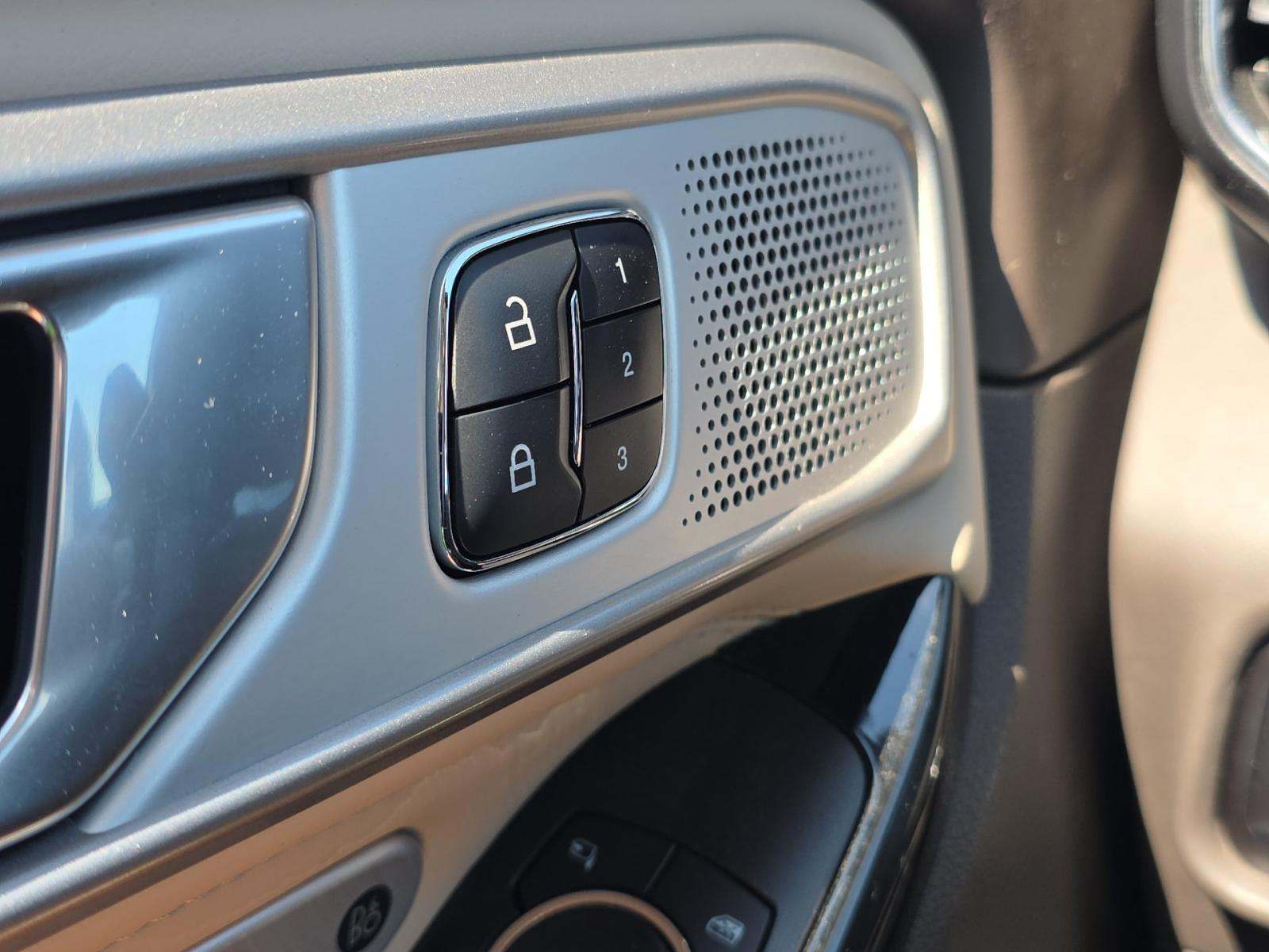 2023 Ford Explorer Platinum AWD