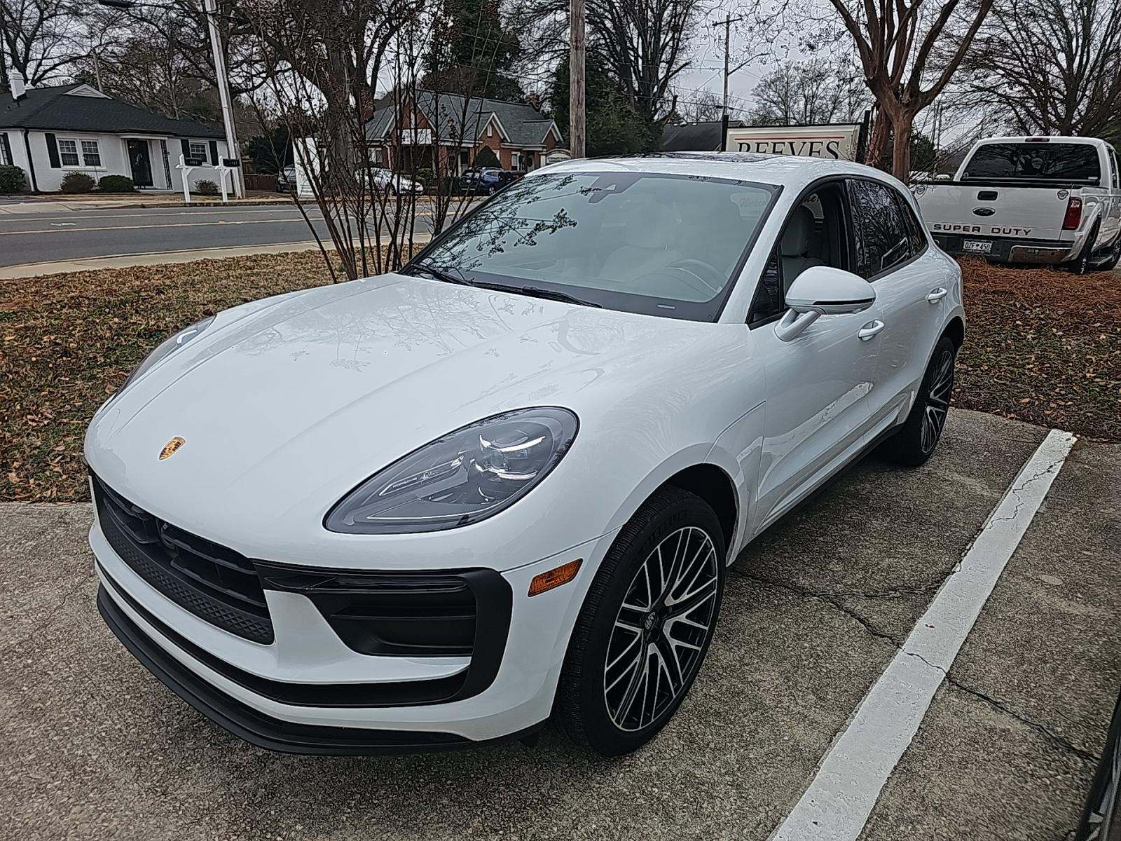 2024 Porsche Macan Base AWD