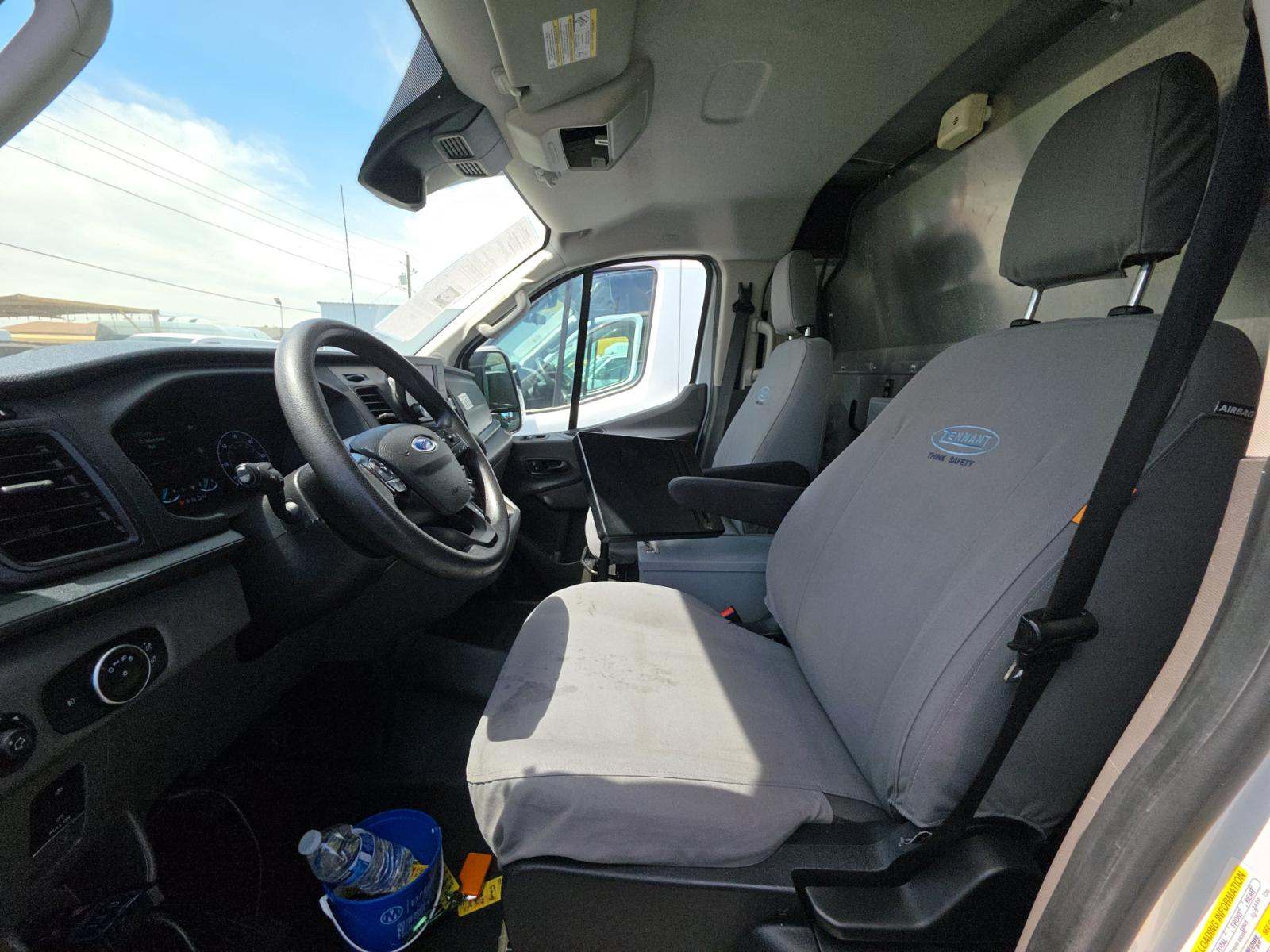 FORD TRANSIT 150 - 6