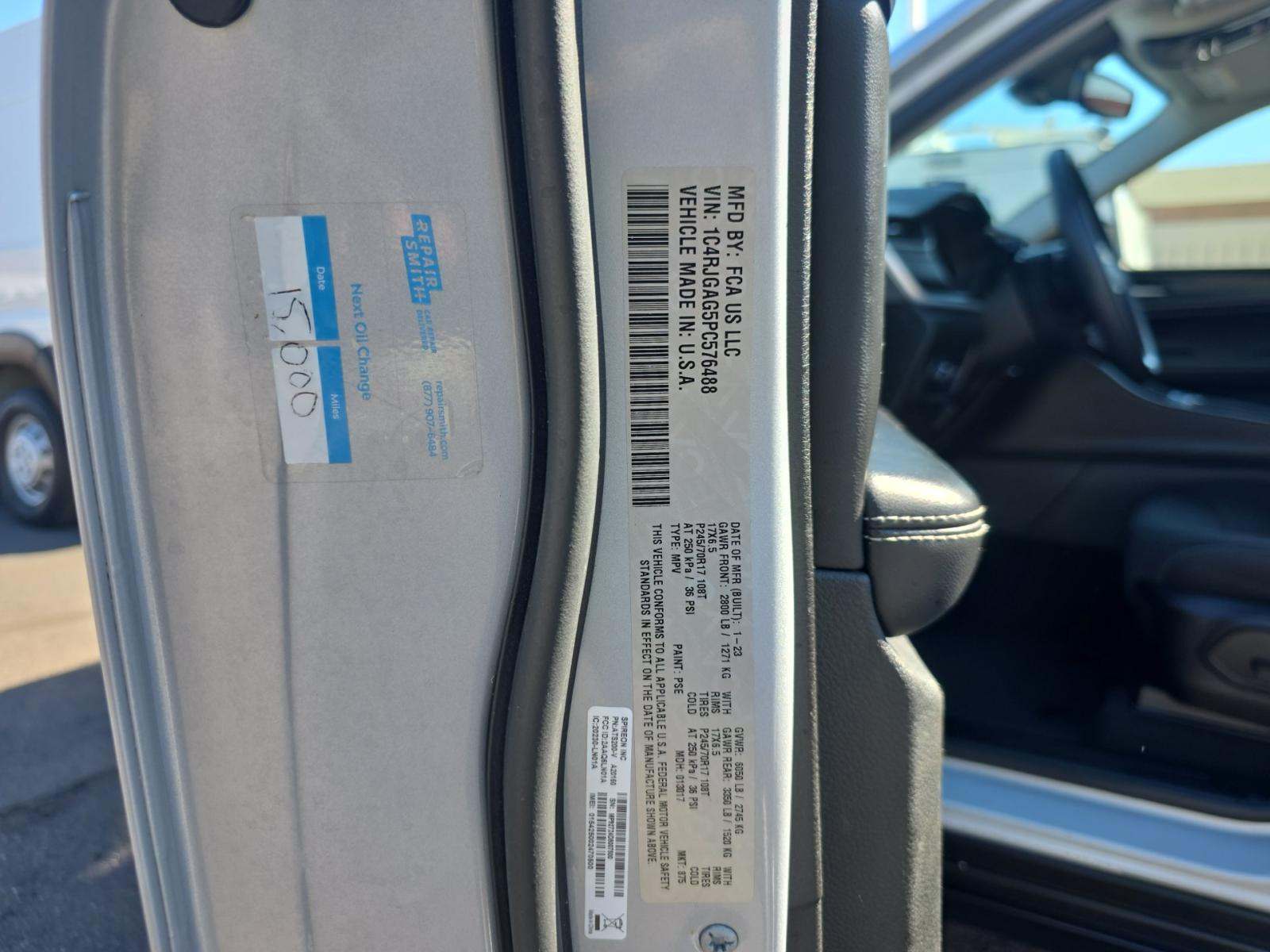 2023 Jeep Grand Cherokee Laredo RWD