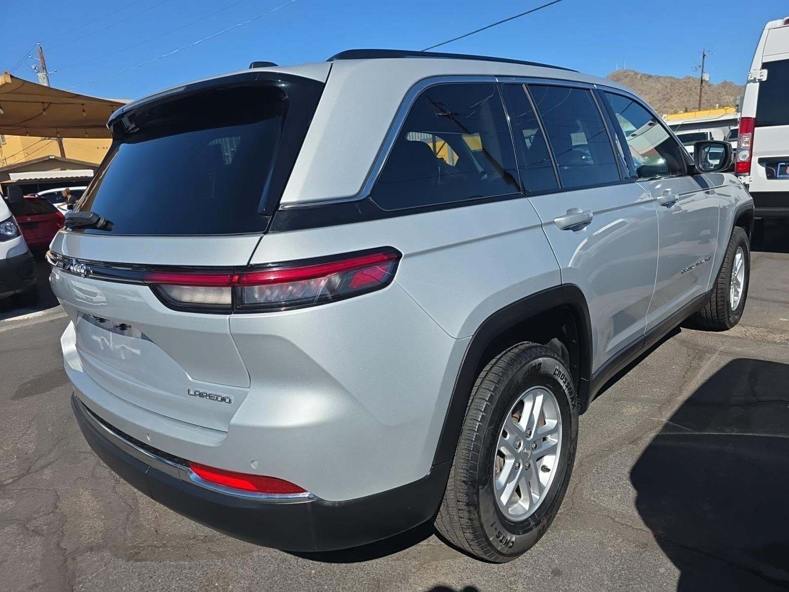 2023 Jeep Grand Cherokee Laredo RWD