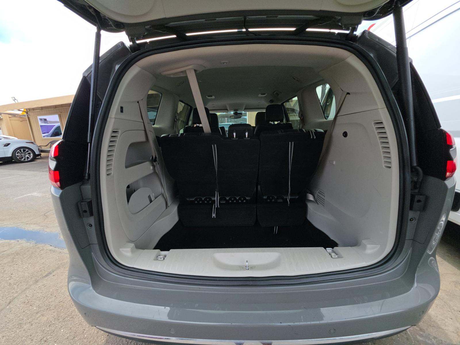 2023 Chrysler Pacifica Touring L FWD