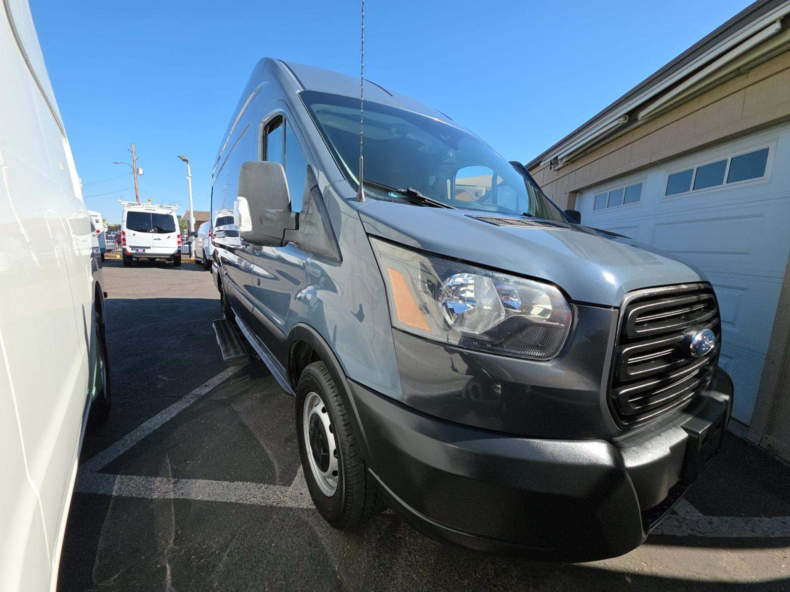 FORD TRANSIT 250 - 4