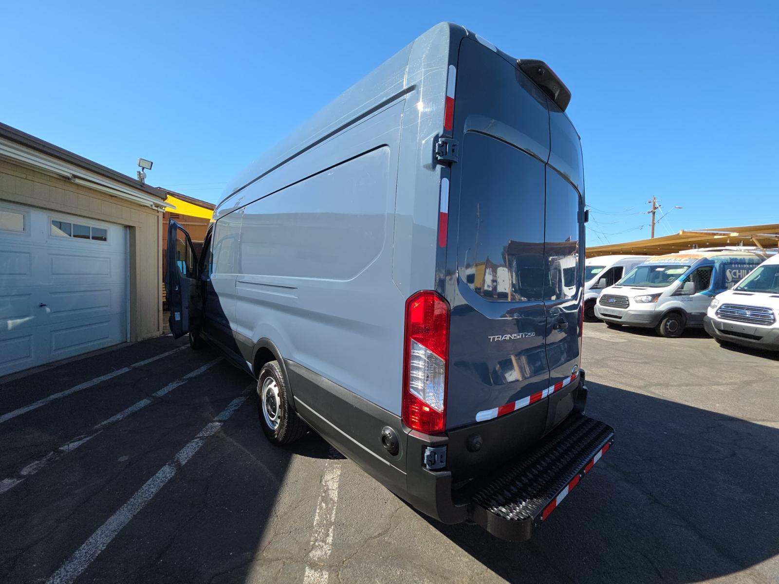 FORD TRANSIT 250 - 2