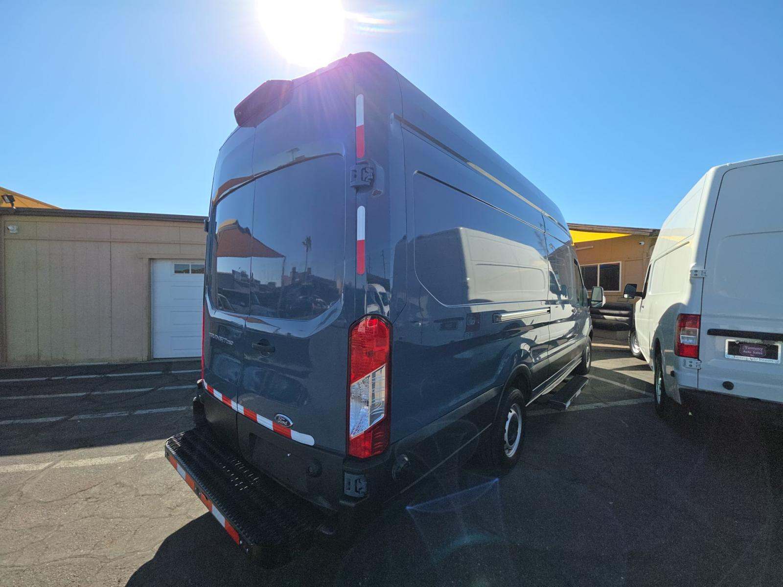 FORD TRANSIT 250 - 3