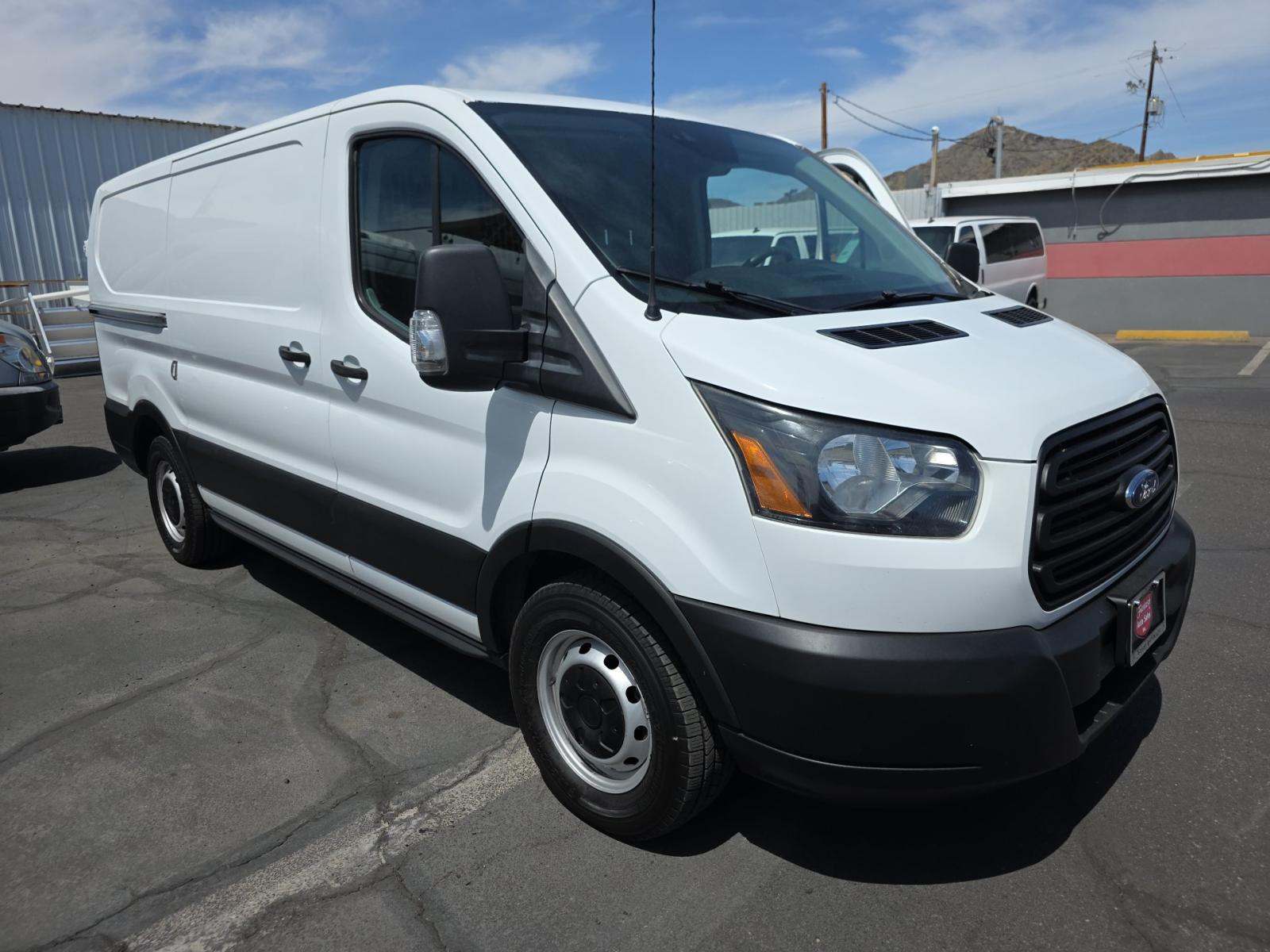 FORD TRANSIT 150 - 4