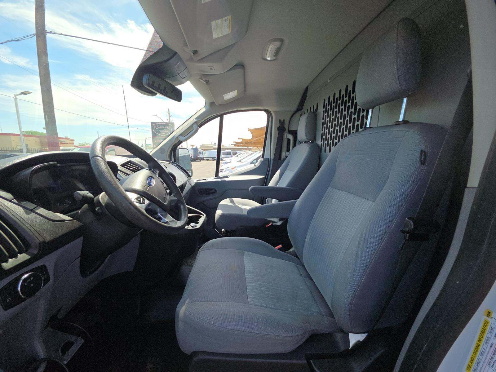 FORD TRANSIT 150 - 6
