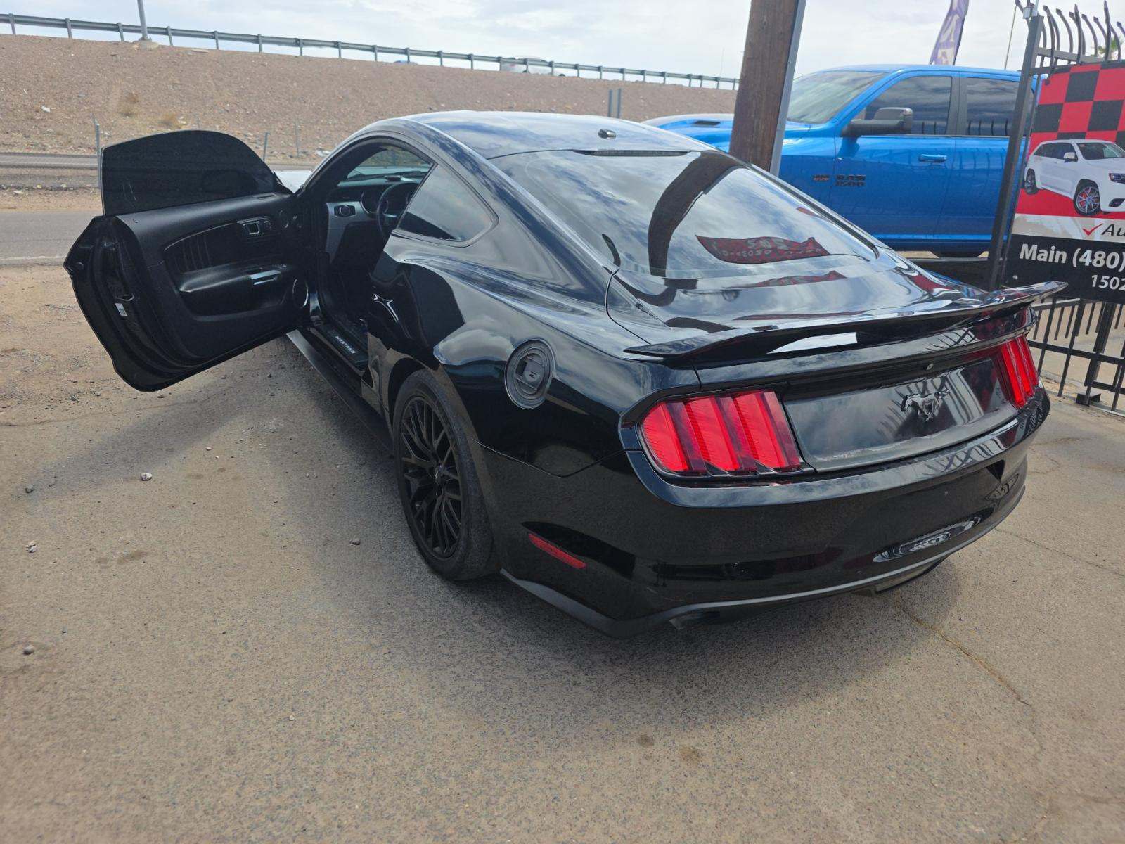 FORD MUSTANG - 2