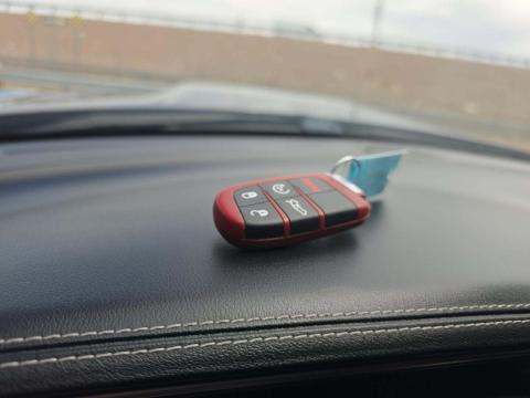 DODGE SRT HELLCAT - 8