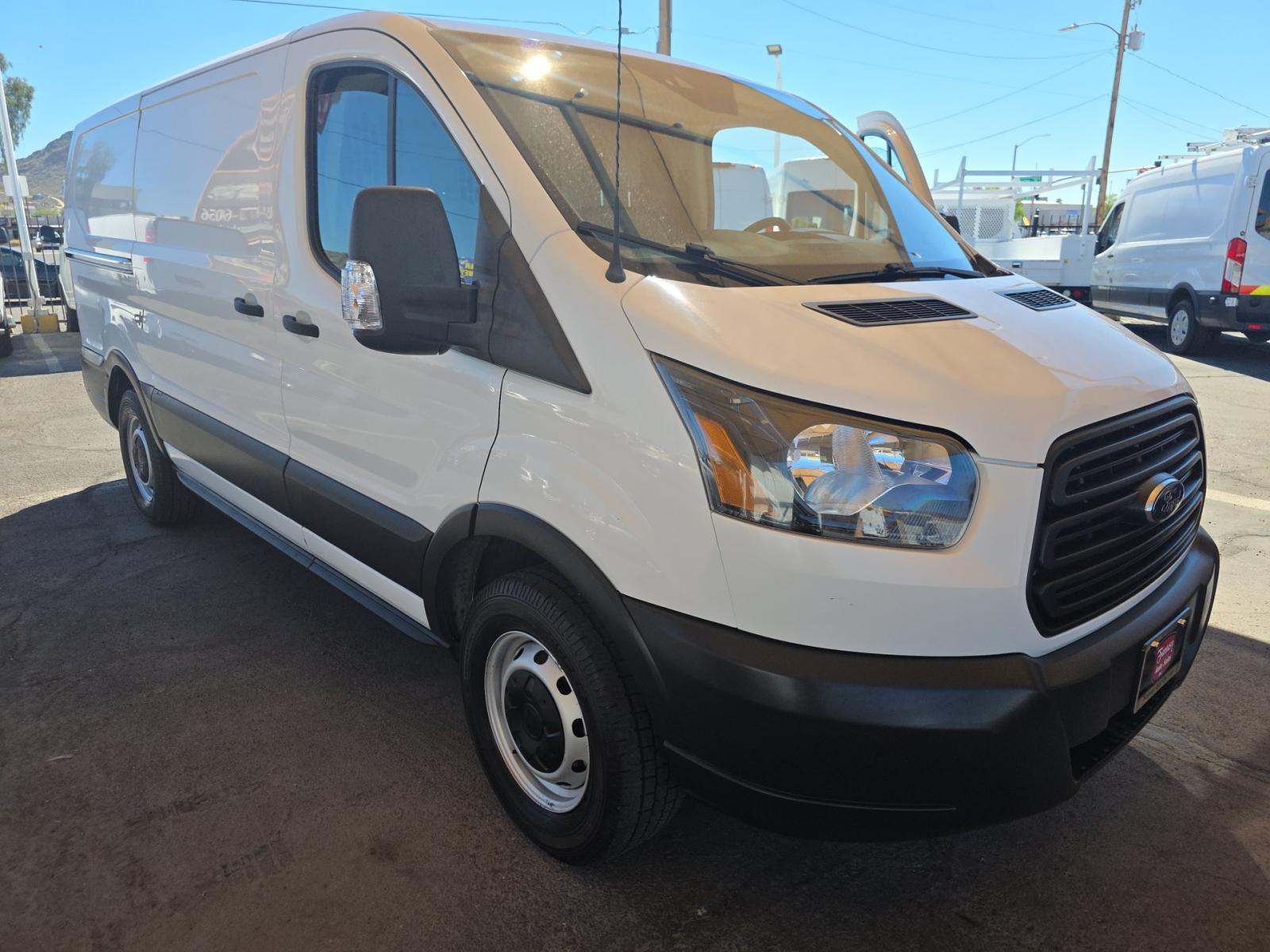 FORD TRANSIT 150 - 4