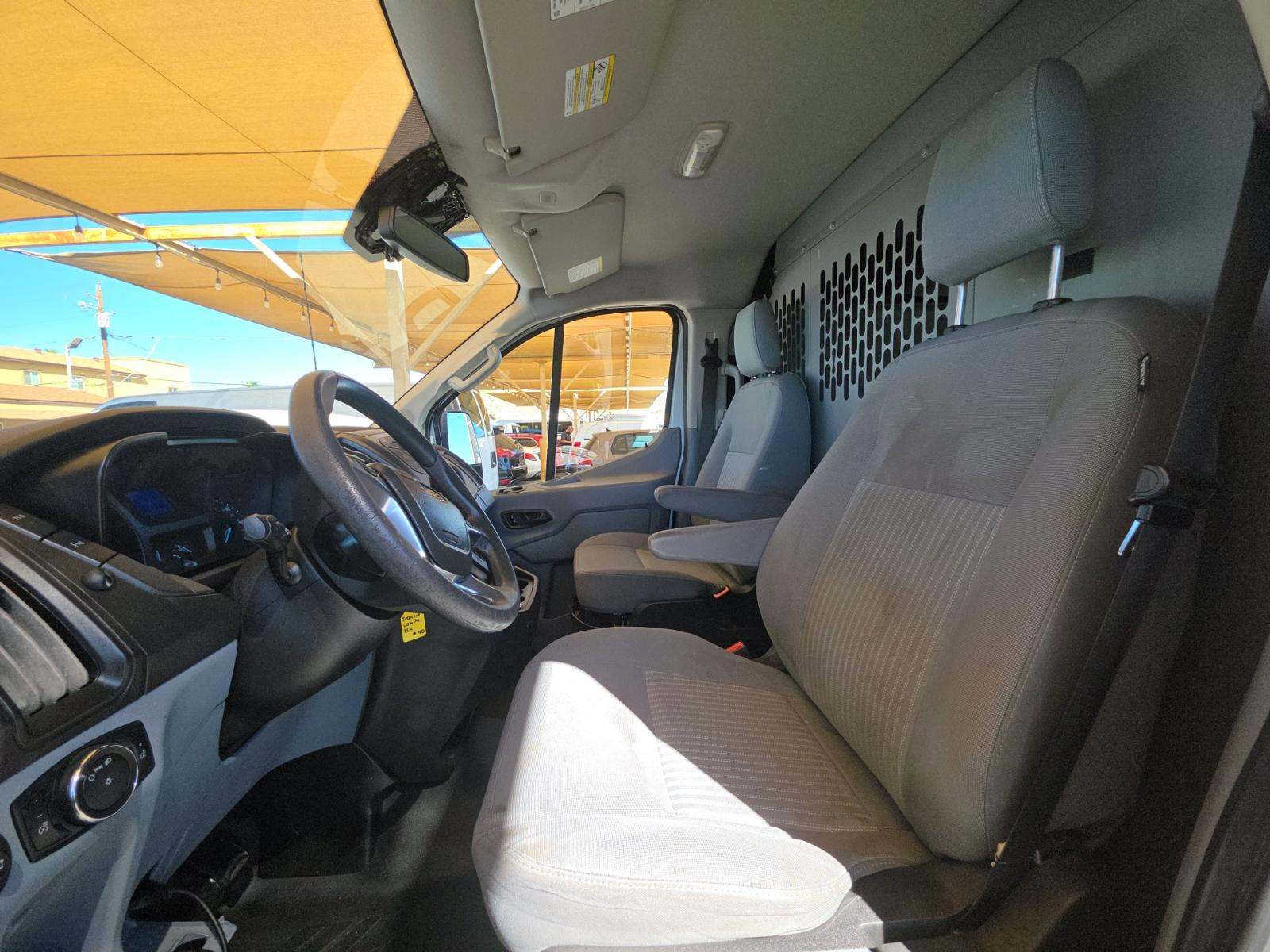 FORD TRANSIT 150 - 6