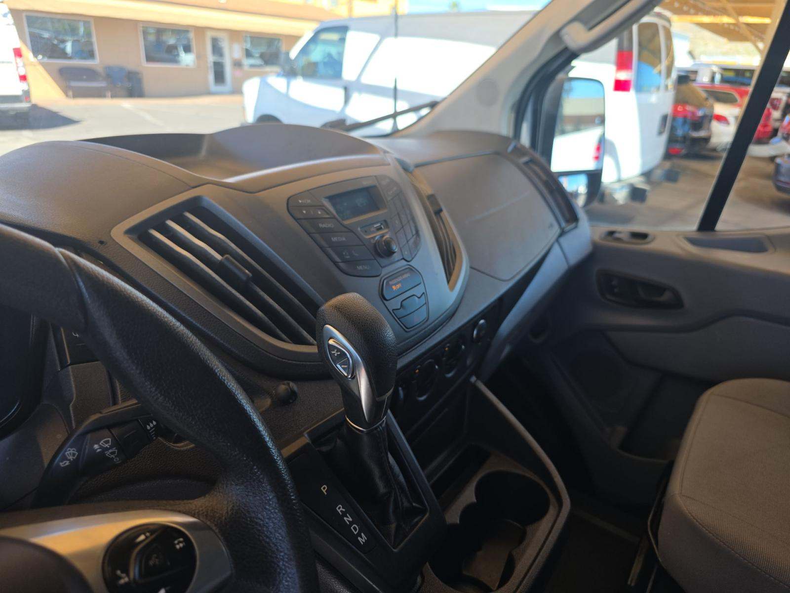 FORD TRANSIT 150 - 10