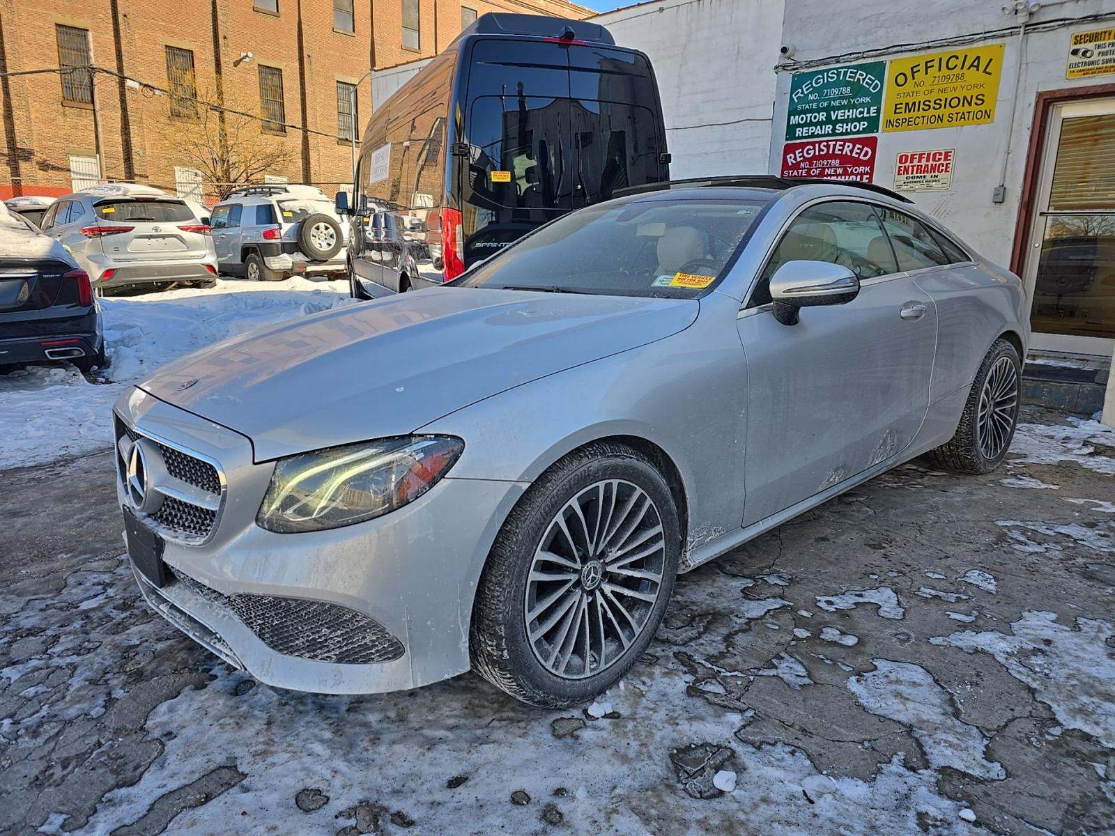 MERCEDES-BENZ E-CLASS - 1