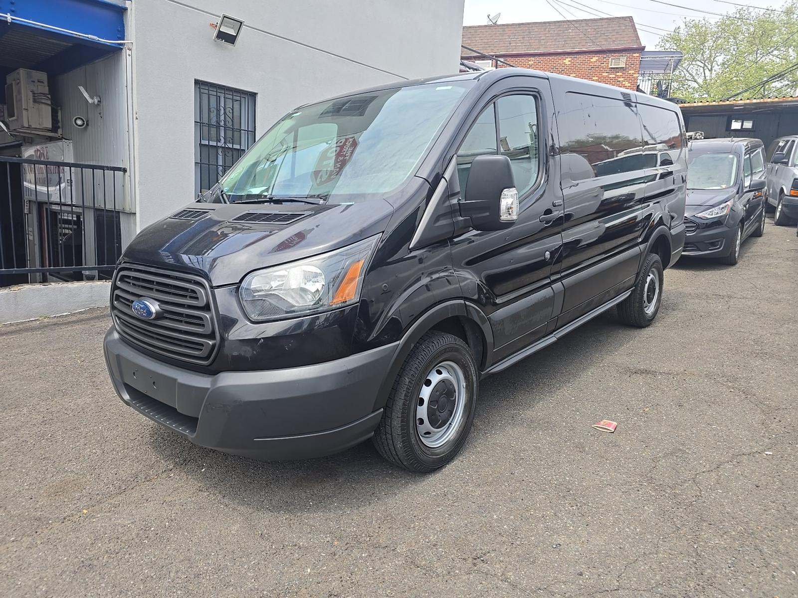 FORD TRANSIT 250 - 1