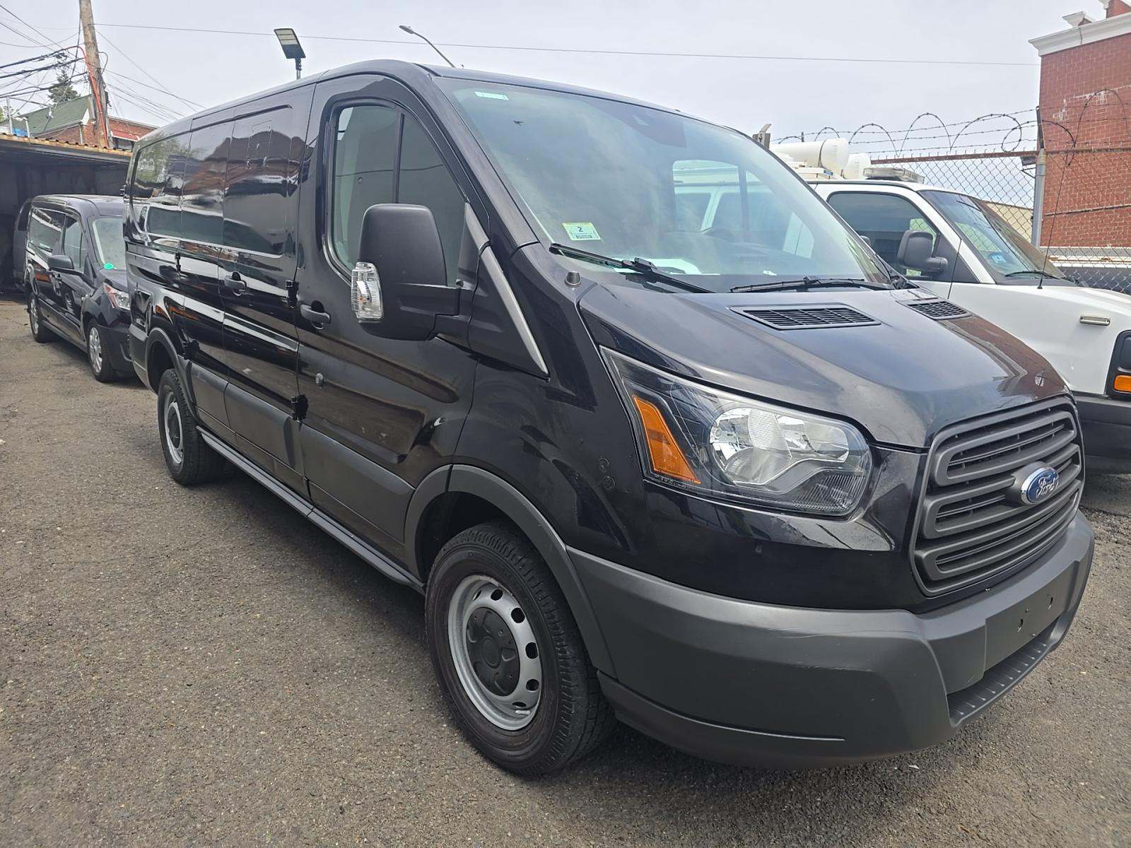 FORD TRANSIT 250 - 4