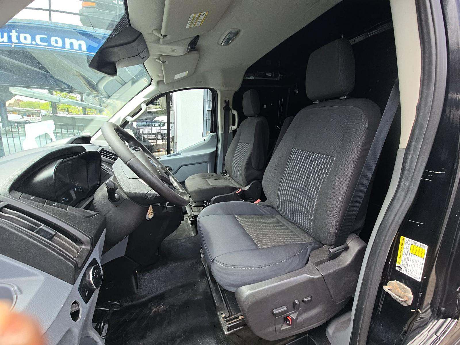 FORD TRANSIT 250 - 6