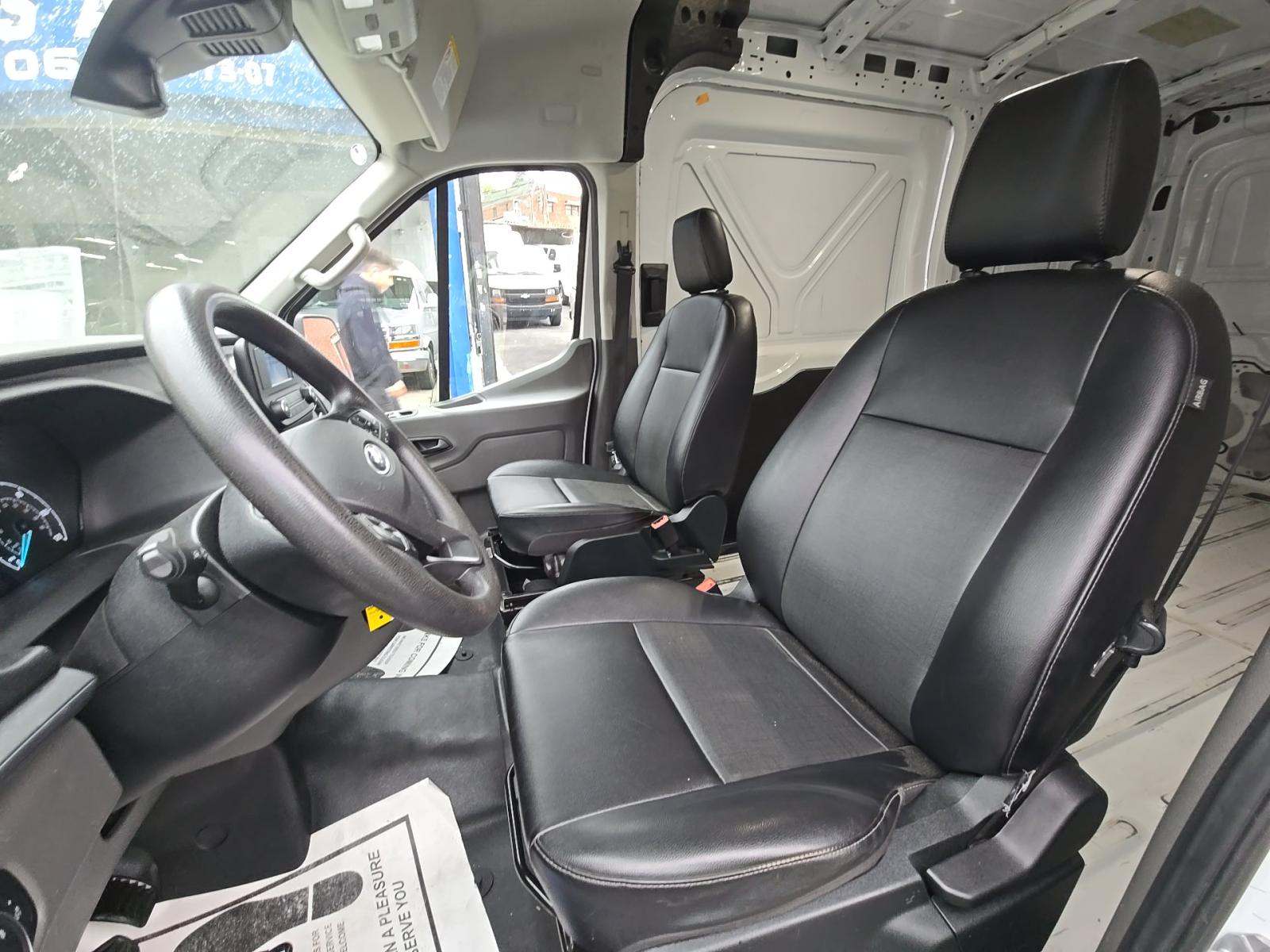 FORD TRANSIT 250 - 2