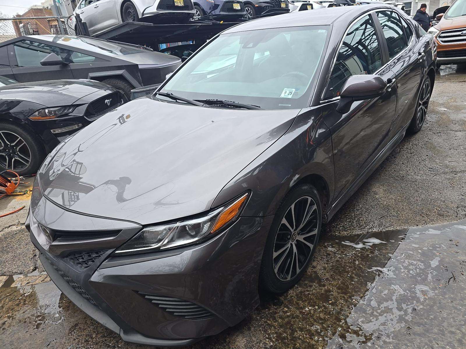 2020 Toyota Camry SE FWD