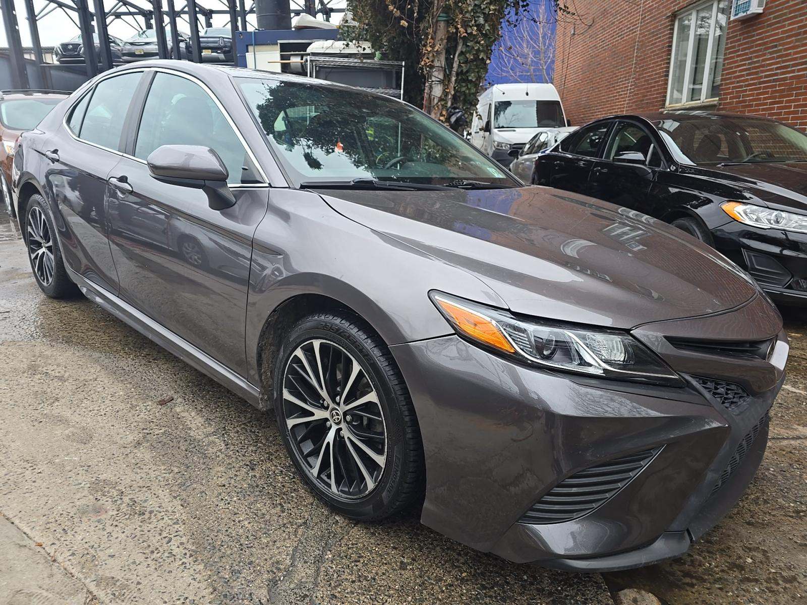 2020 Toyota Camry SE FWD
