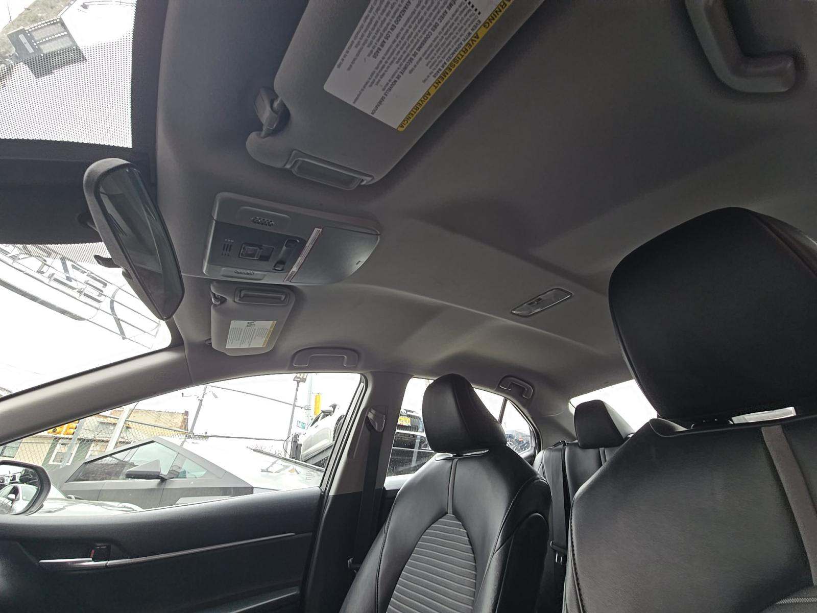 2020 Toyota Camry SE FWD