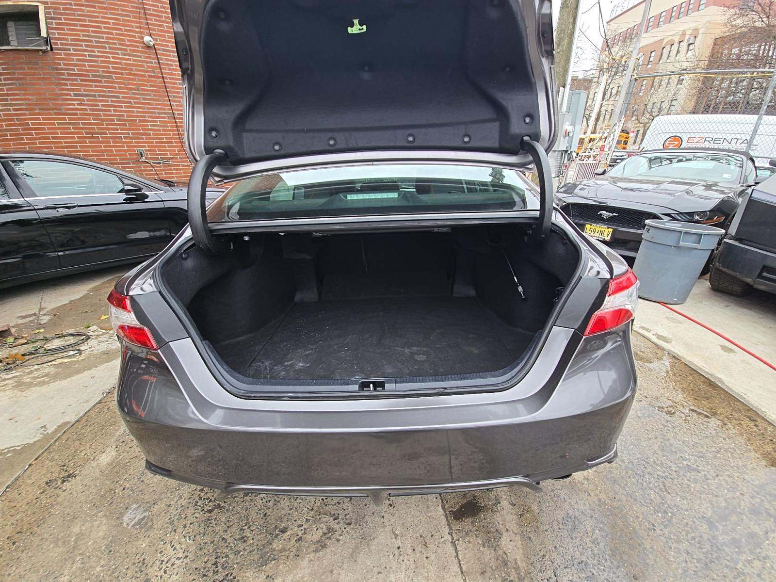 2020 Toyota Camry SE FWD