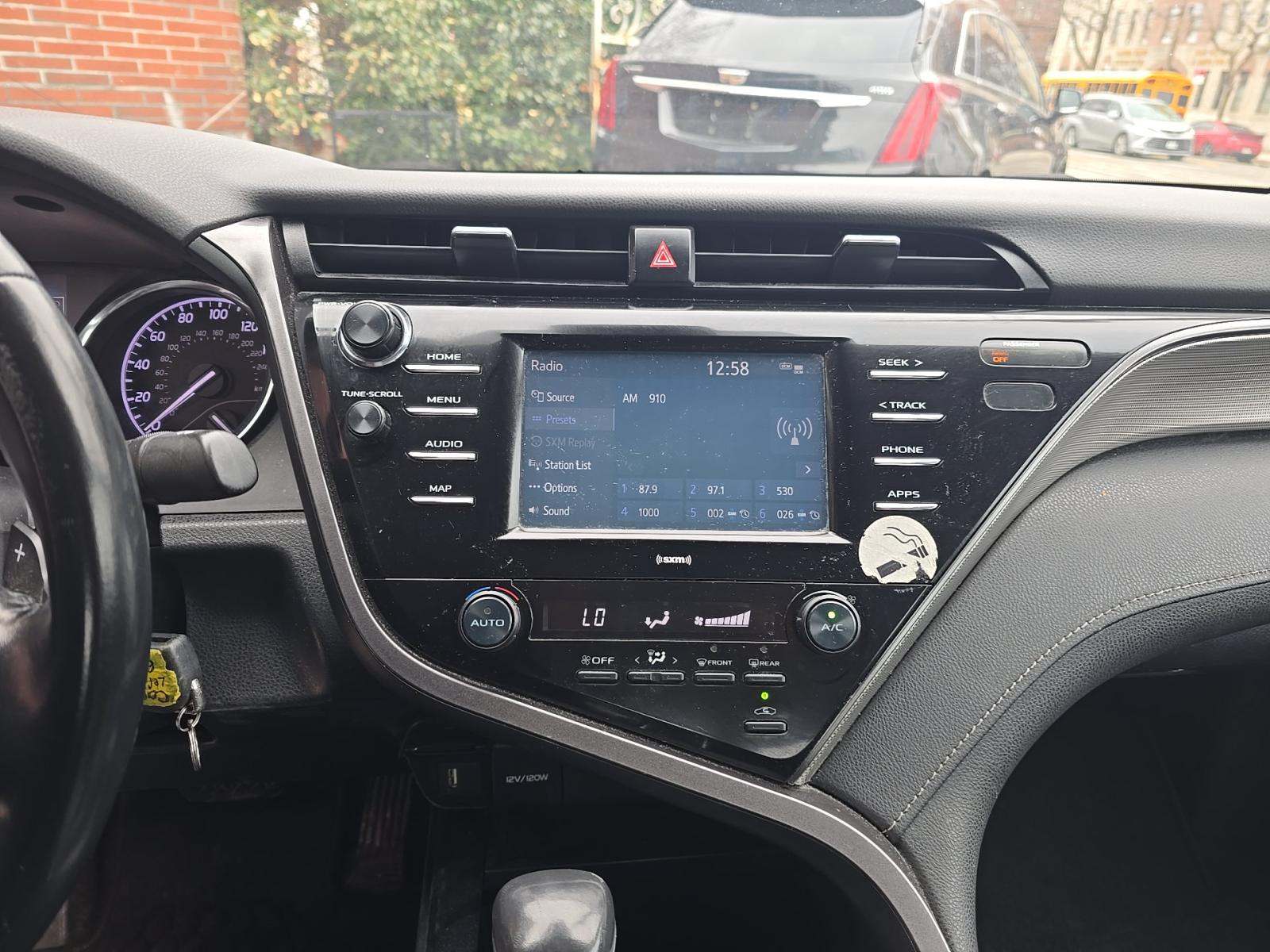 2020 Toyota Camry SE FWD