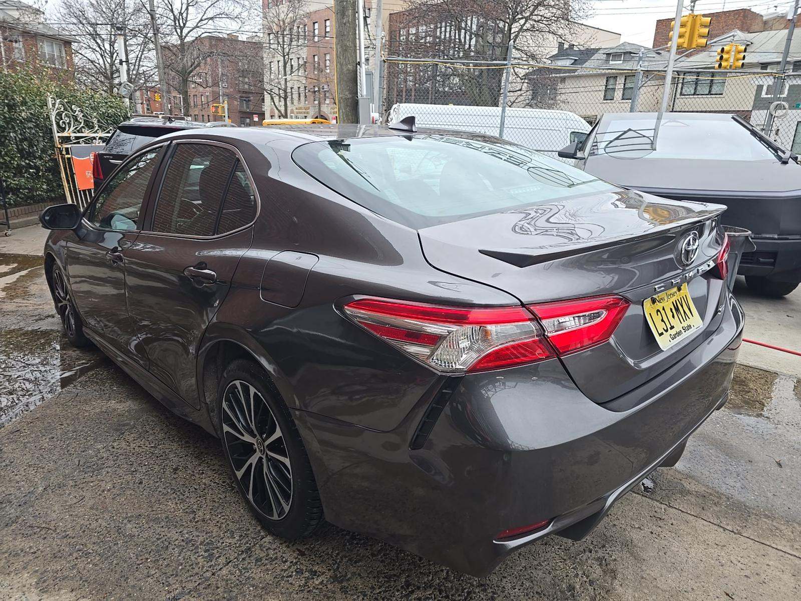 2020 Toyota Camry SE FWD