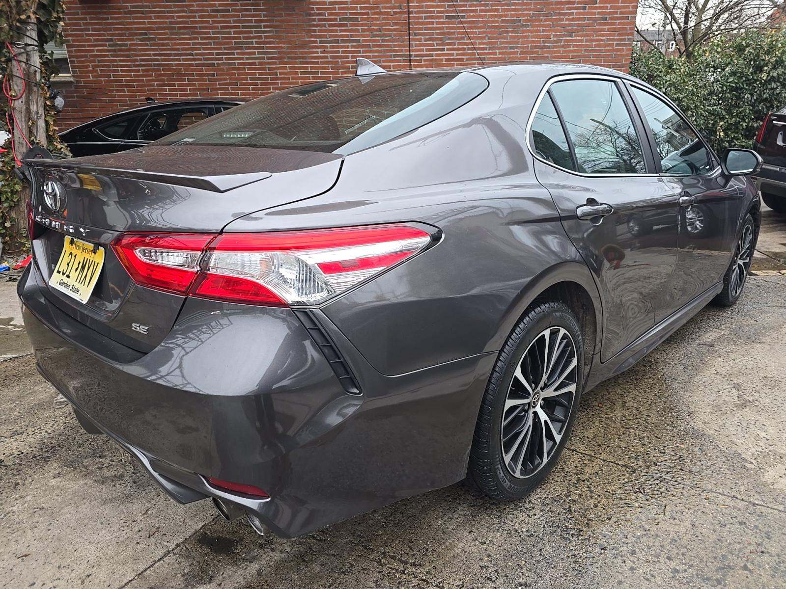 2020 Toyota Camry SE FWD
