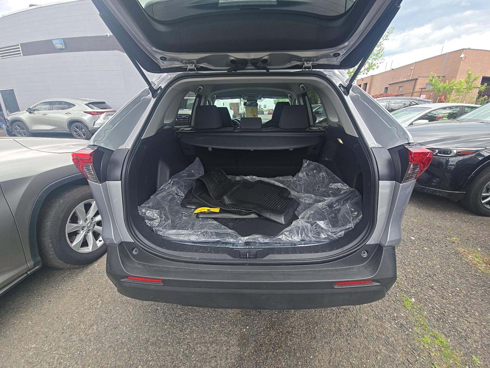2022 Toyota RAV4 LE AWD
