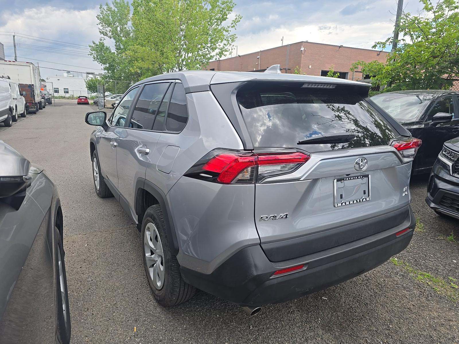 2022 Toyota RAV4 LE AWD