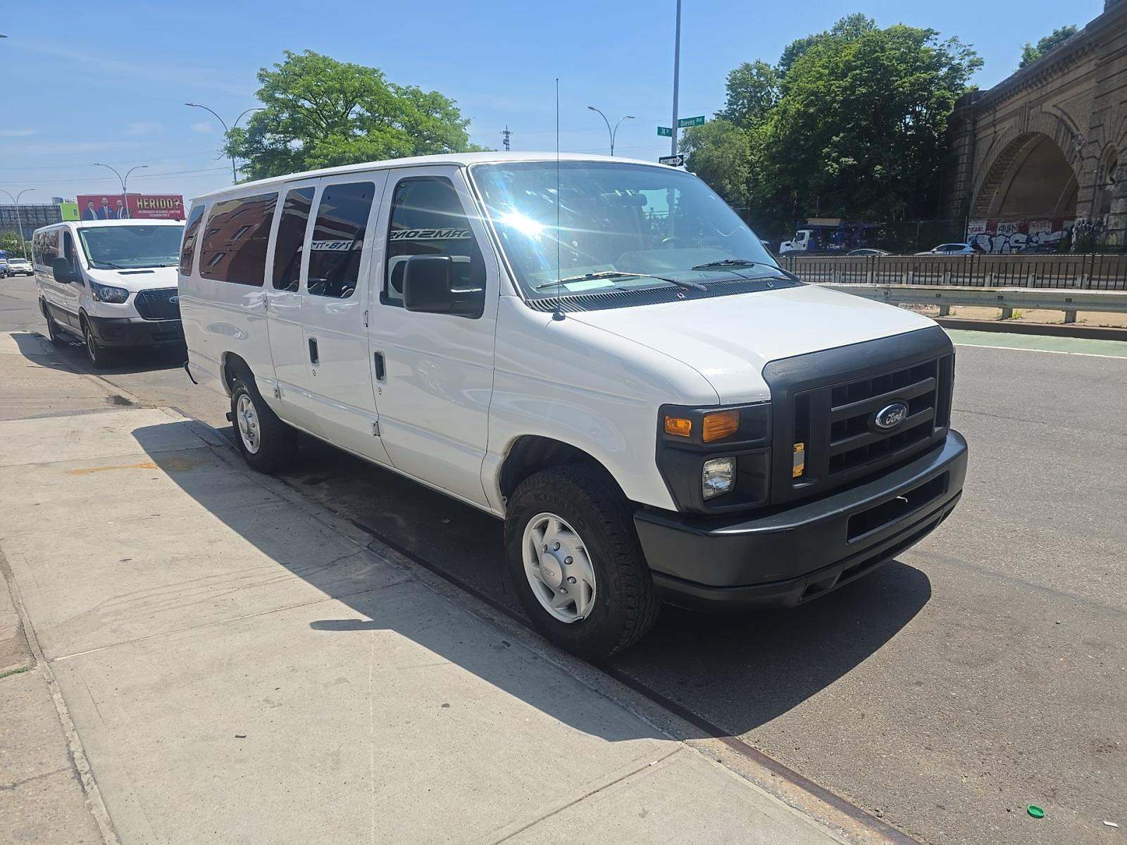 FORD E-350 - 4