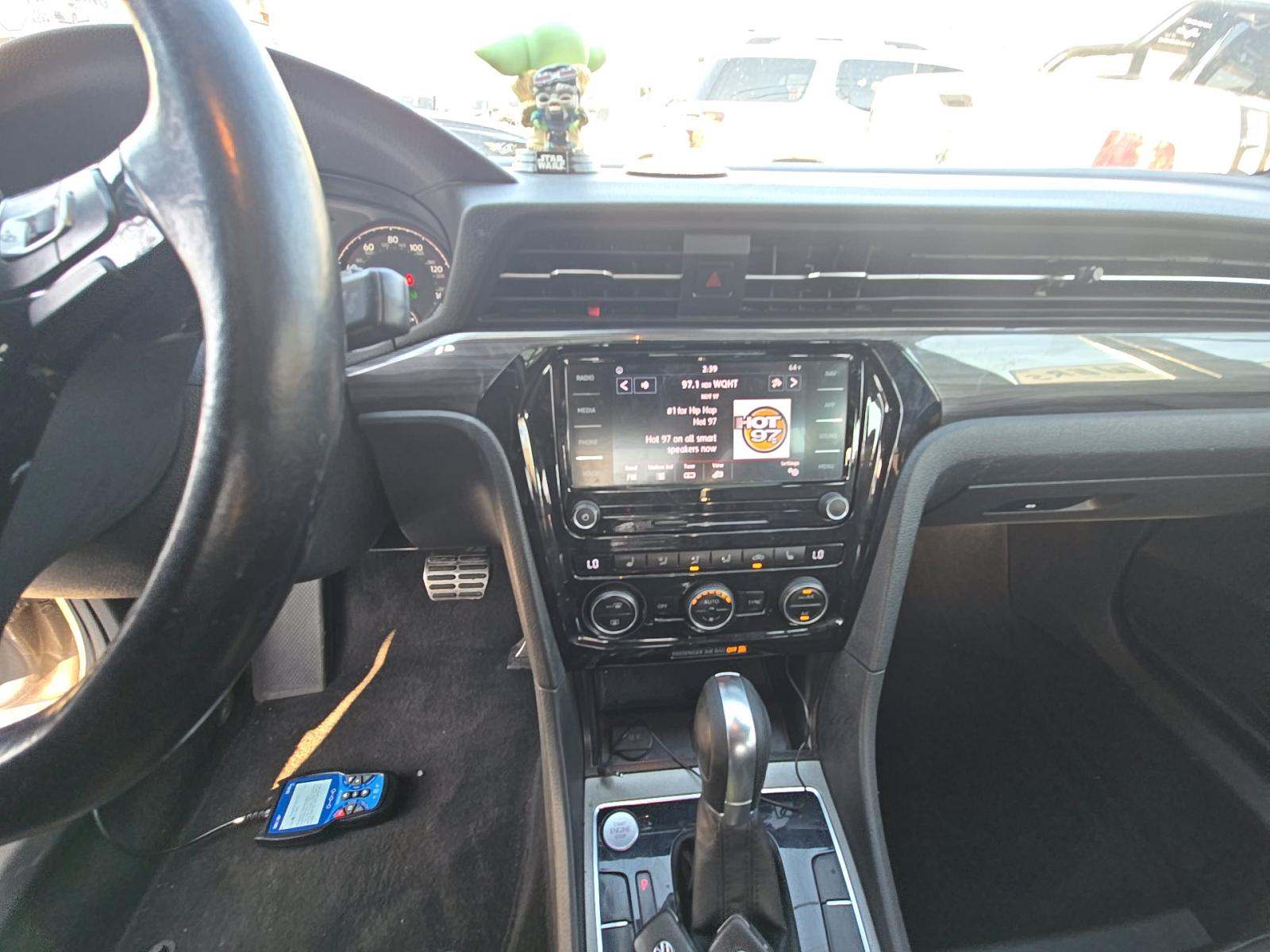 2021 Volkswagen Passat 2.0T R-Line FWD