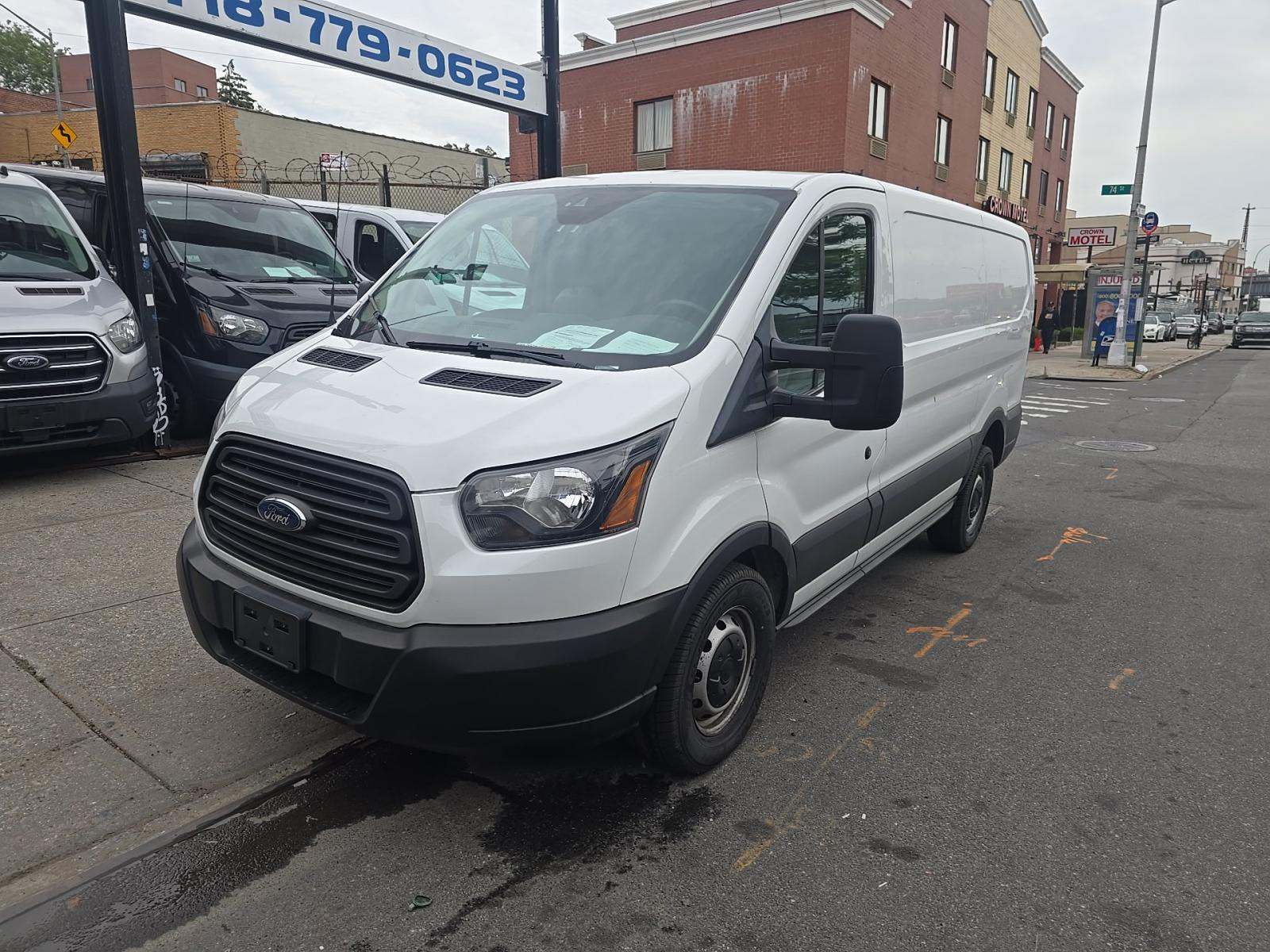 FORD TRANSIT 150 - 1