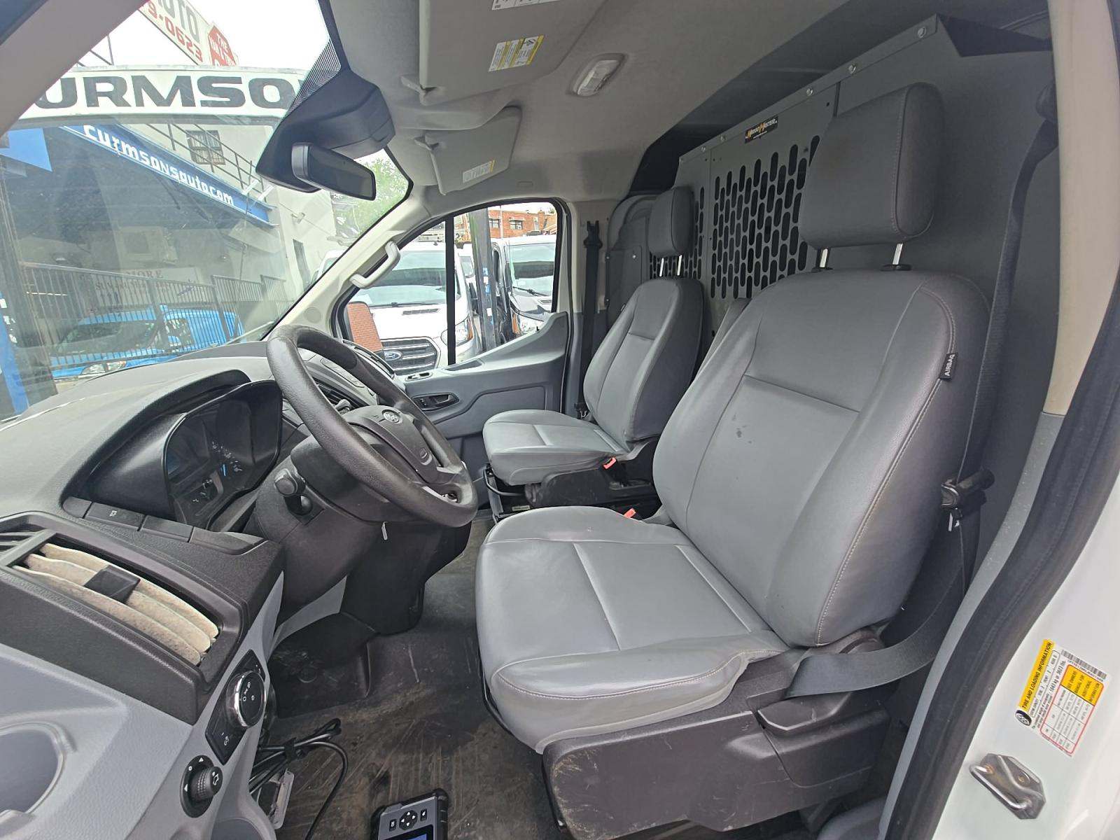 FORD TRANSIT 150 - 6