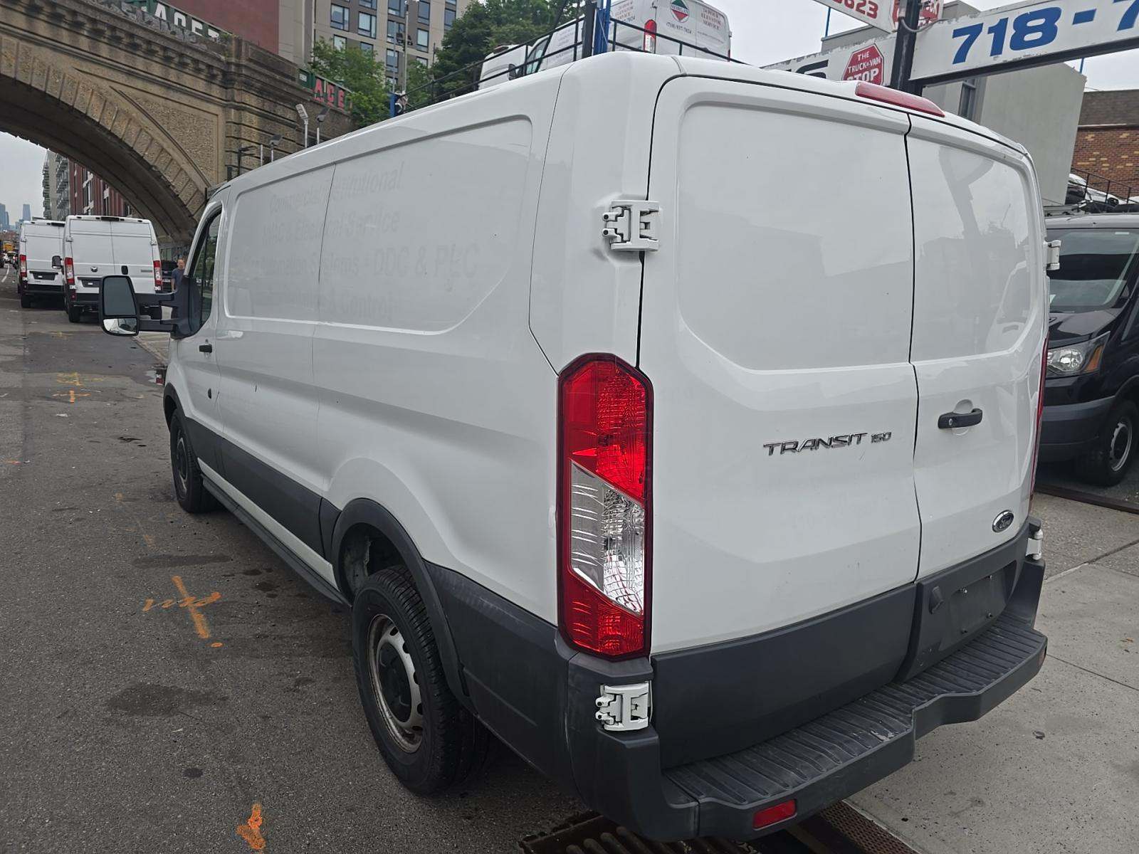 FORD TRANSIT 150 - 2
