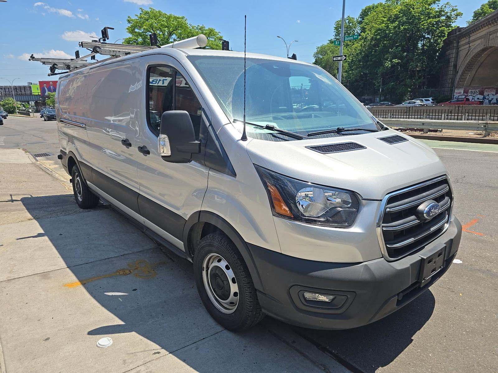 FORD TRANSIT 150 - 4